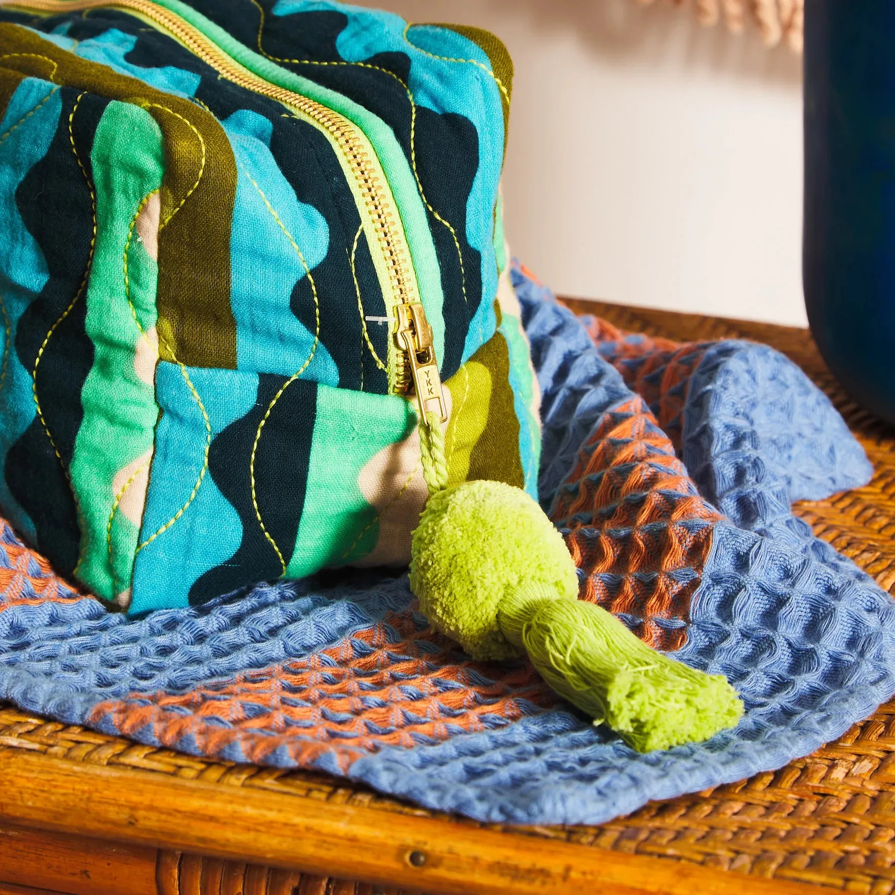 BUNGEE BEAUTY BAG