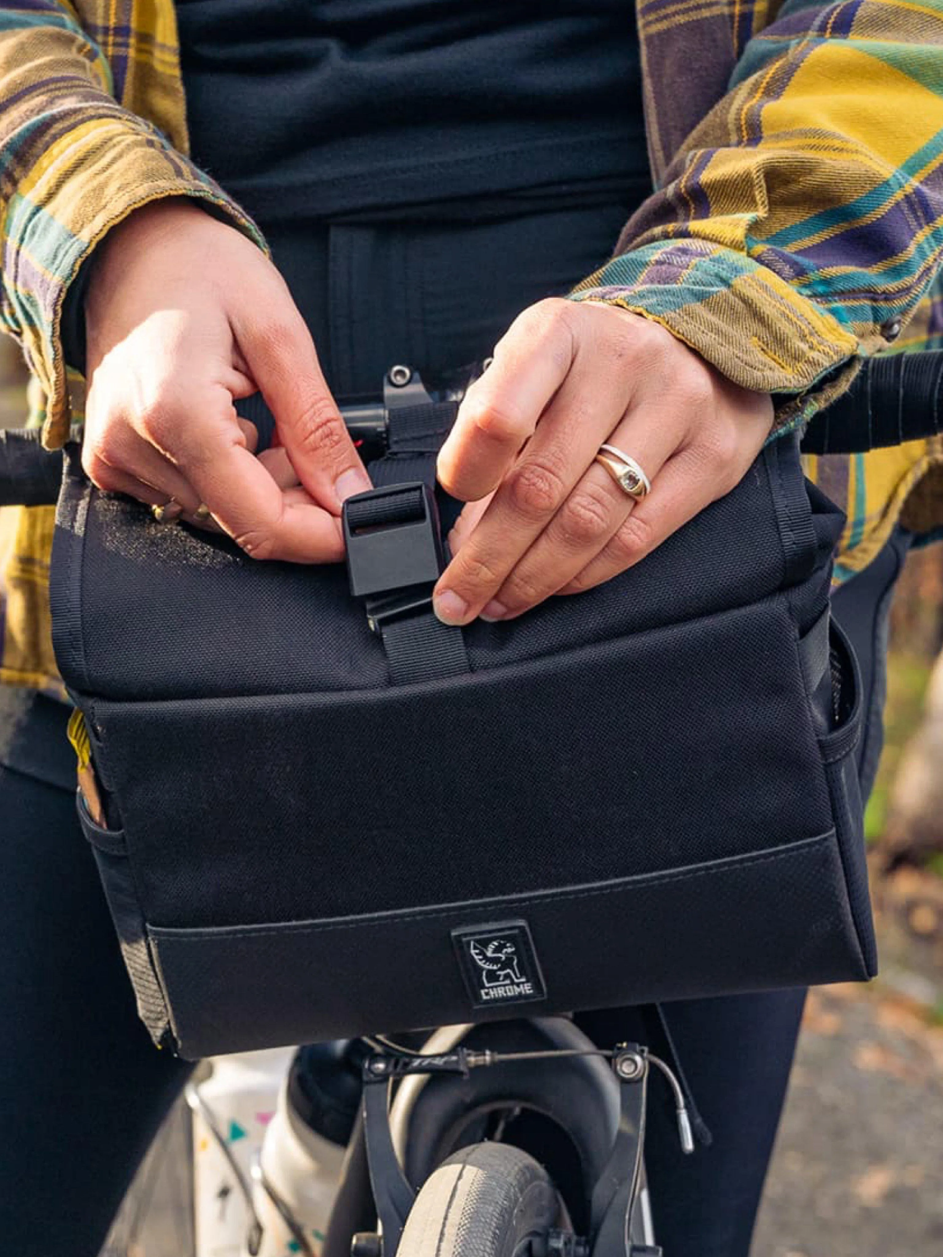 Chrome Industries Doubletrack Handlebar Bag Black