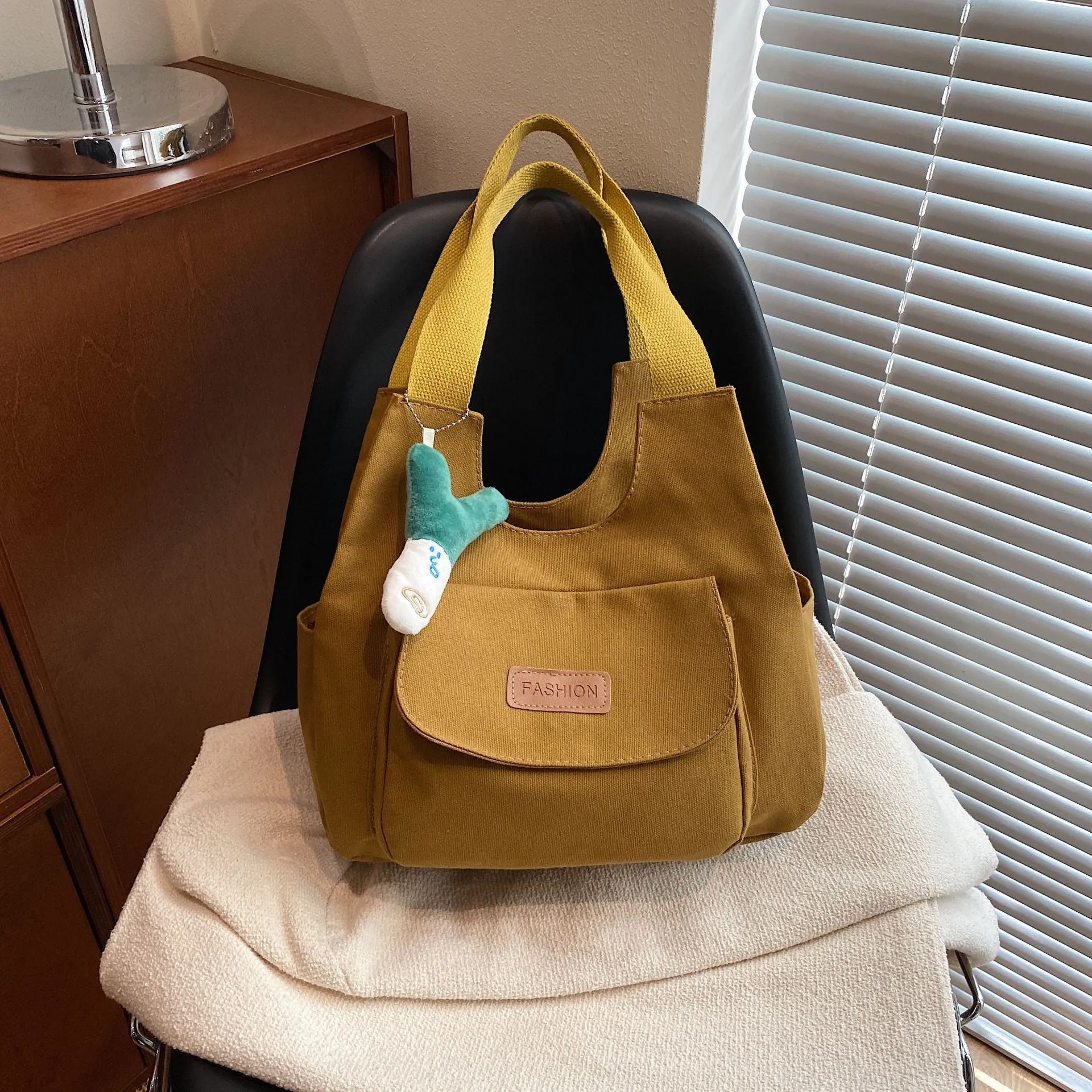 CL1205 - Multi-Pocket Shoulder Bag