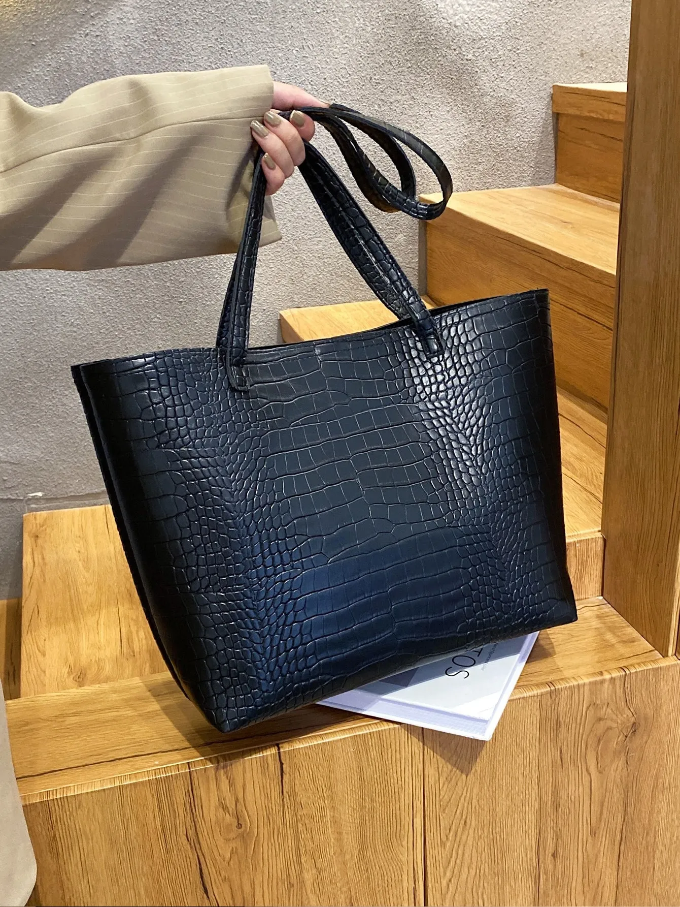 Crocodile Embossed Large Capacity Tote Bag - Black- FD ⚡