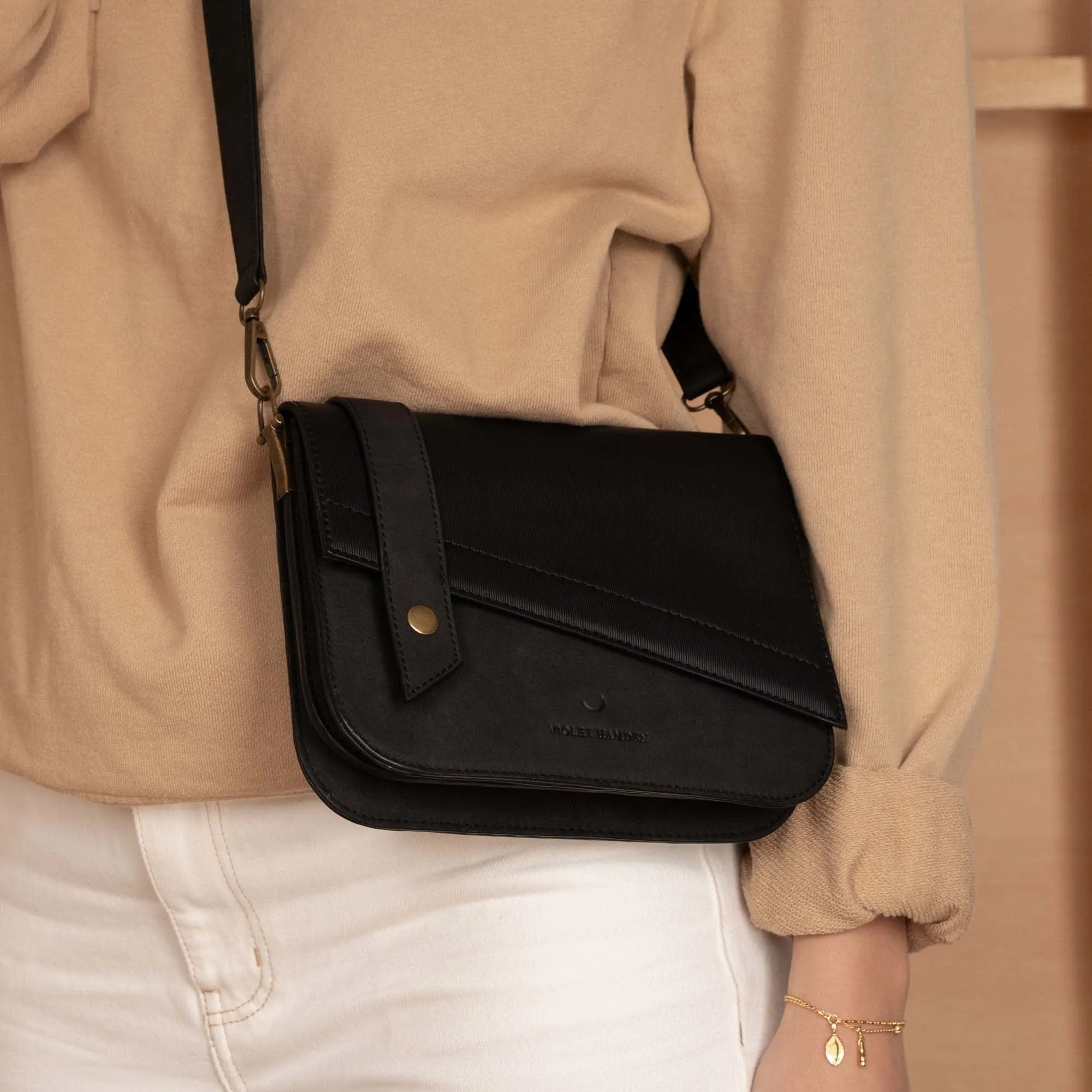Essential Bag black crossbody bag