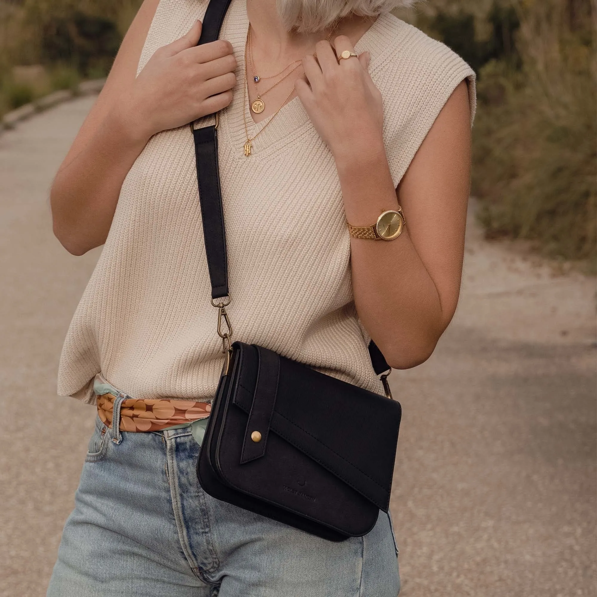 Essential Bag black crossbody bag