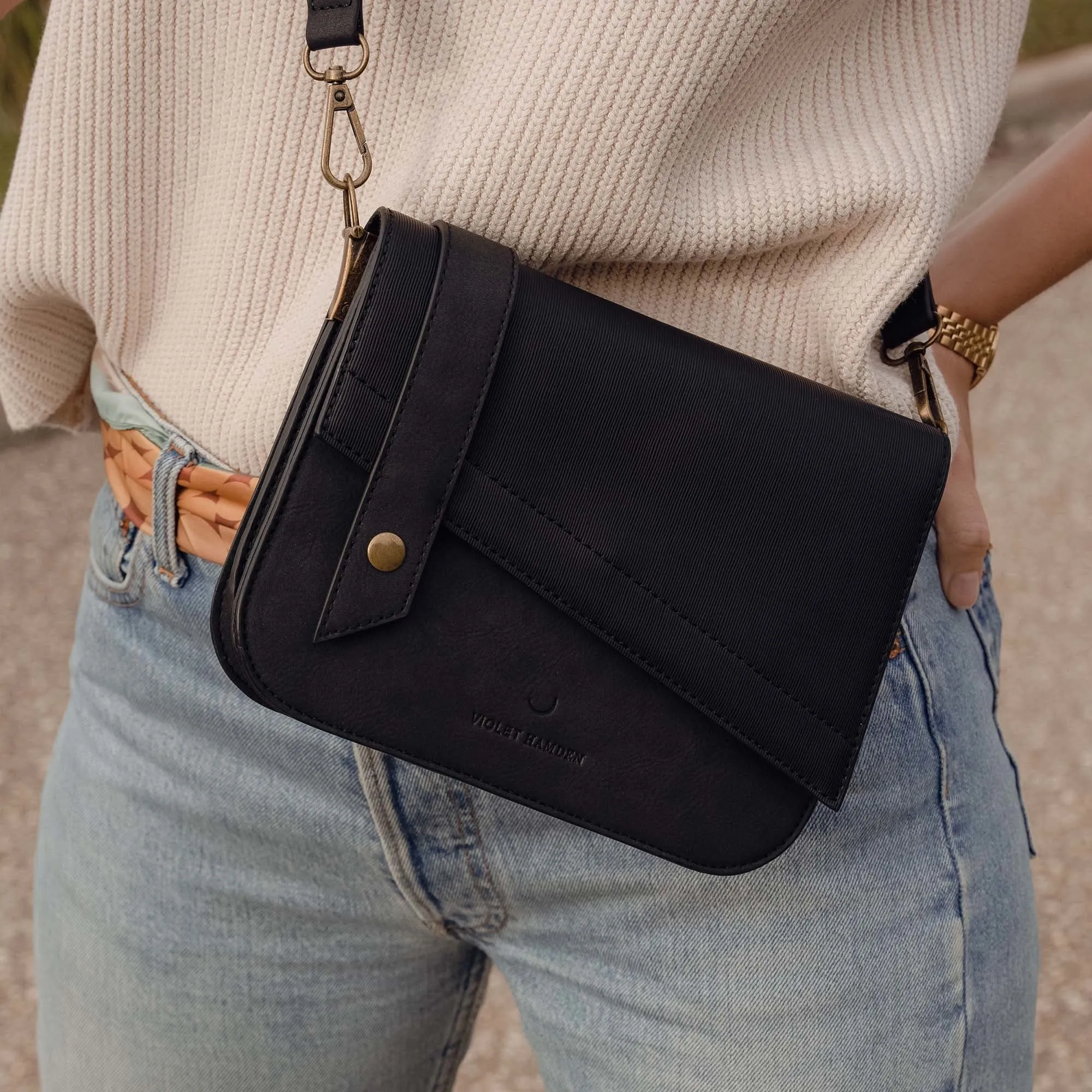 Essential Bag black crossbody bag