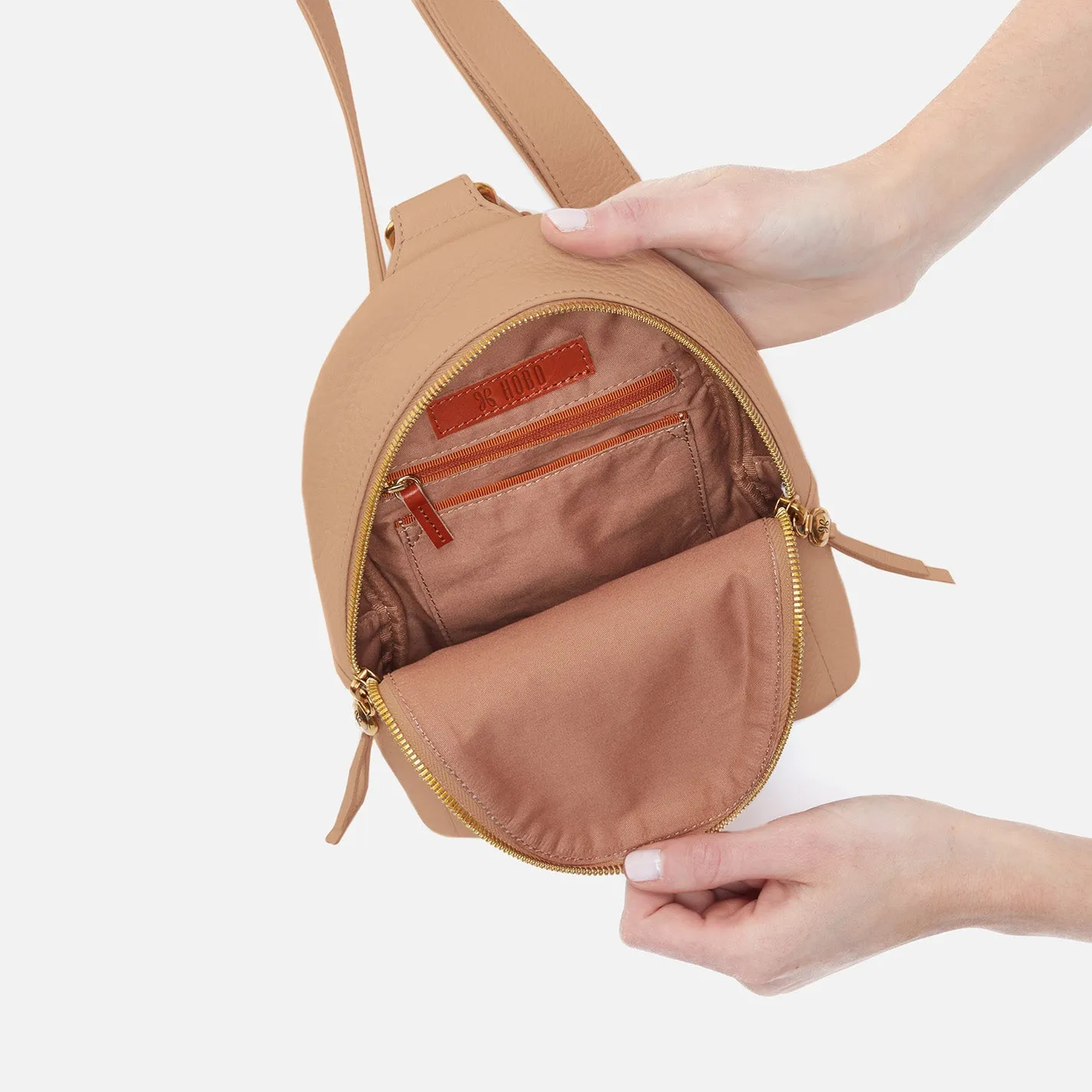 Fern Sling In Pebbled Leather - Sandstorm