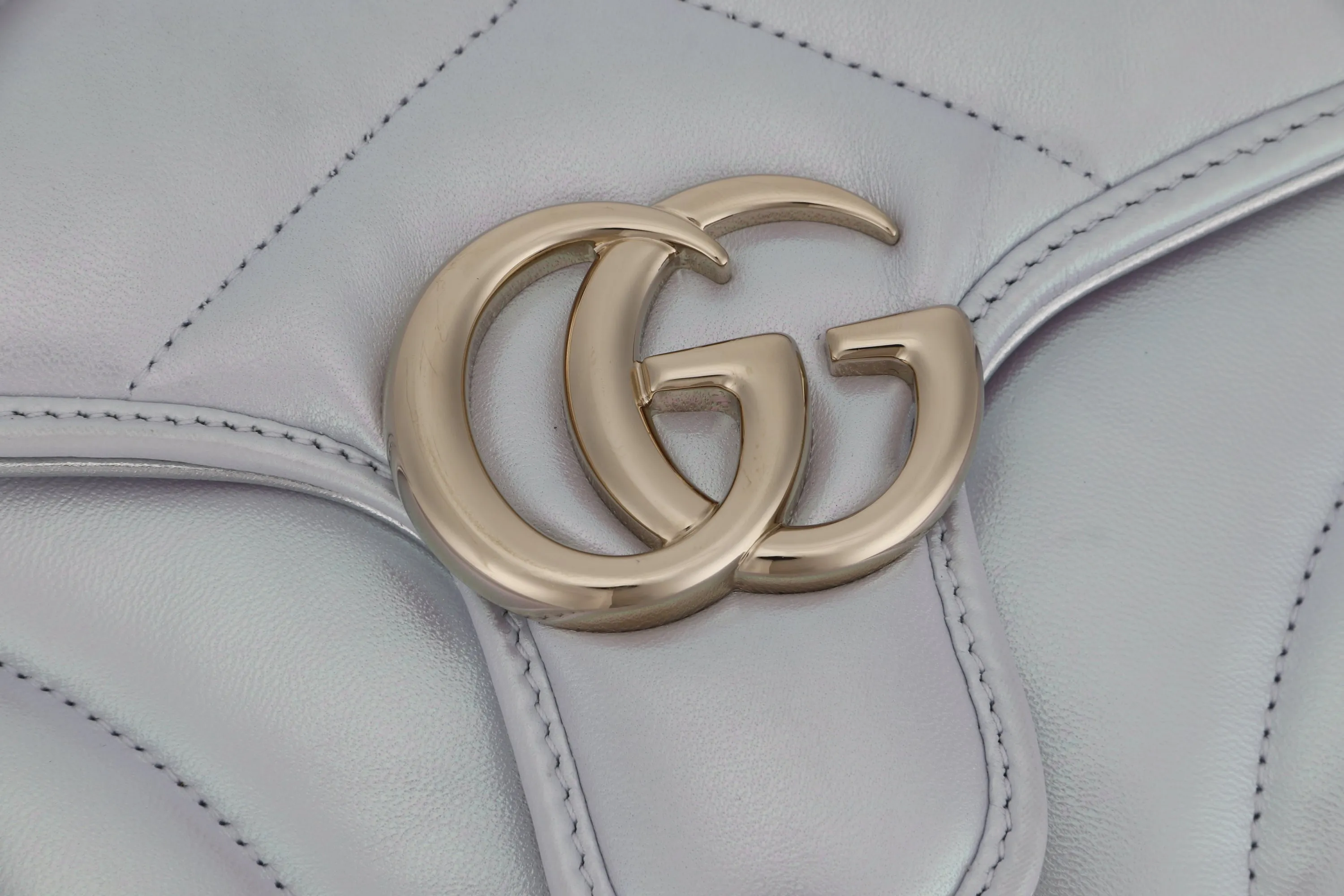 GIUCCI GG MARMONT SMALL SHOULDER BAG (443497-525040) GOLD HARDWARE, W26CM, NO DUST COVER