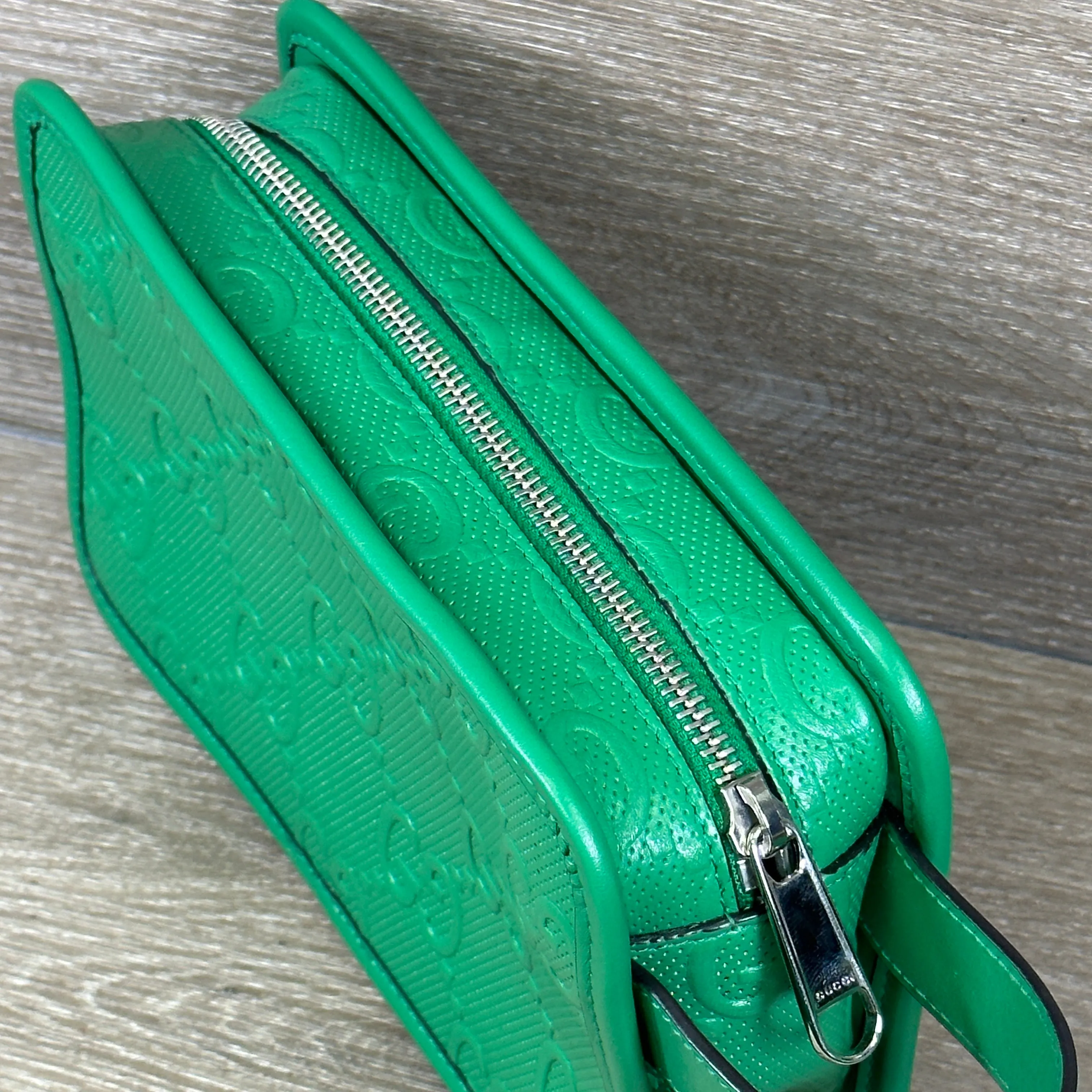 Gucci GG Embossed Case - Green Leather