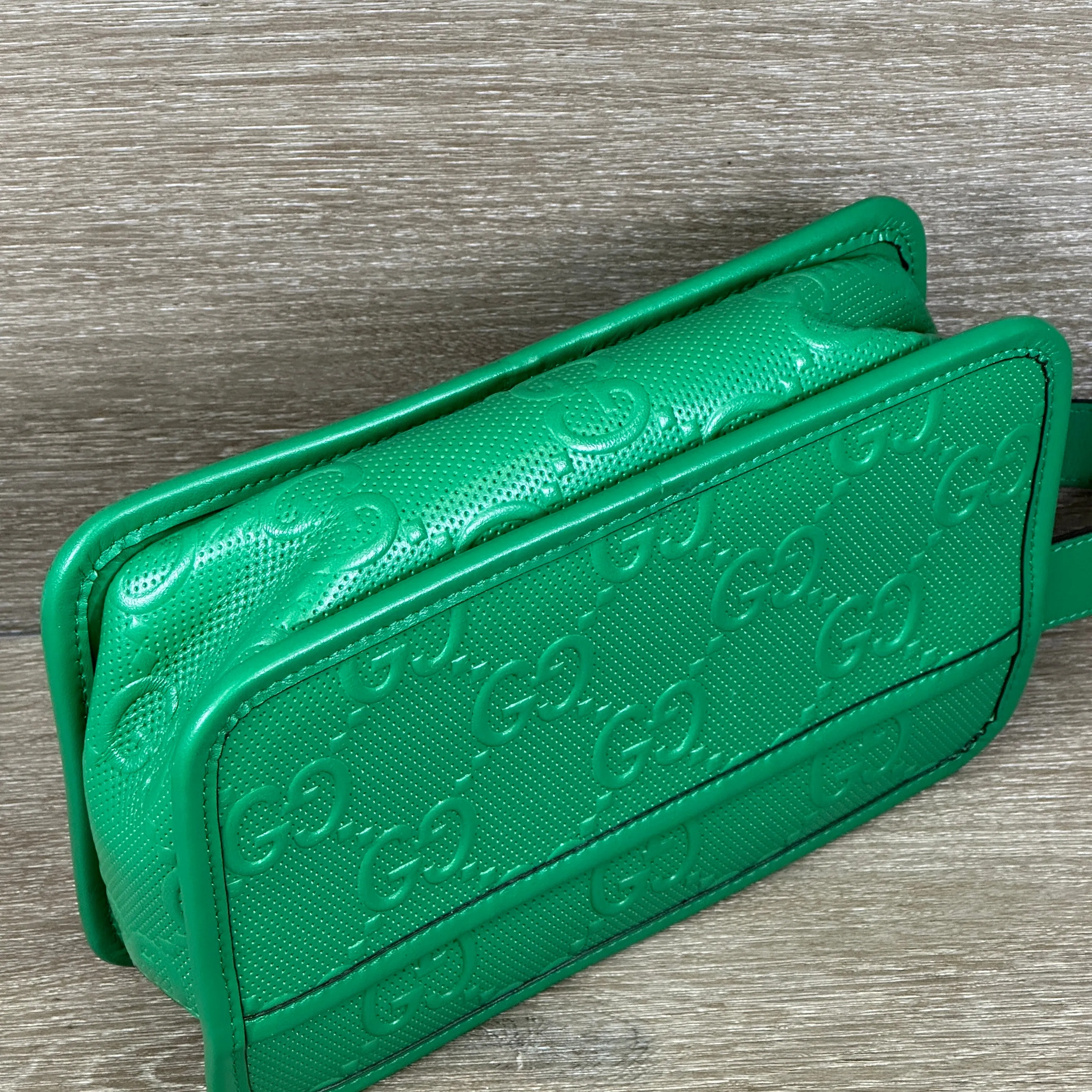 Gucci GG Embossed Case - Green Leather