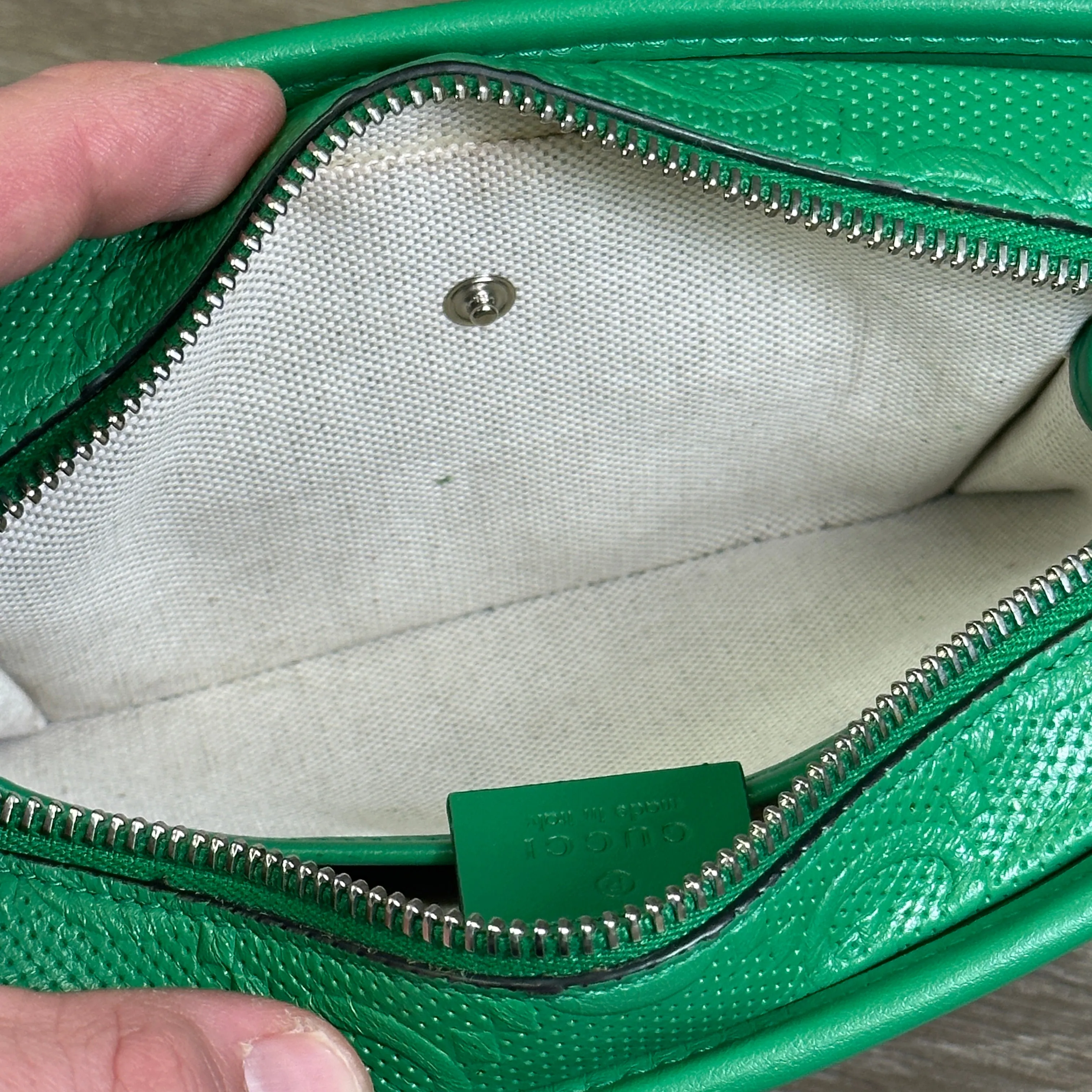 Gucci GG Embossed Case - Green Leather