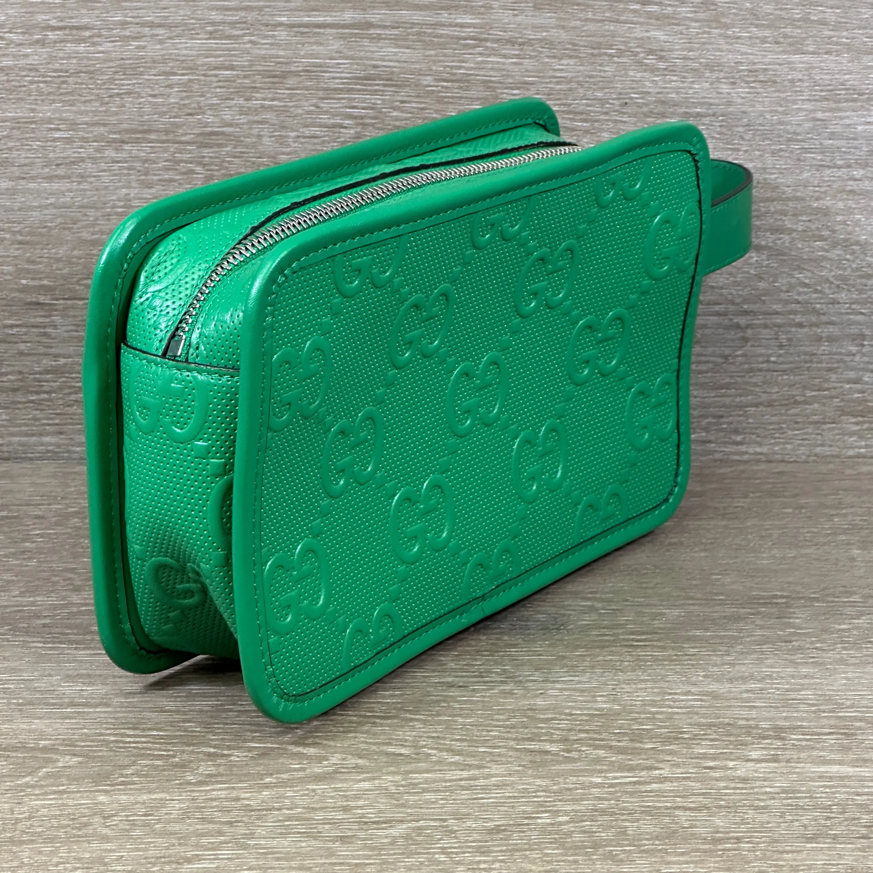 Gucci GG Embossed Case - Green Leather