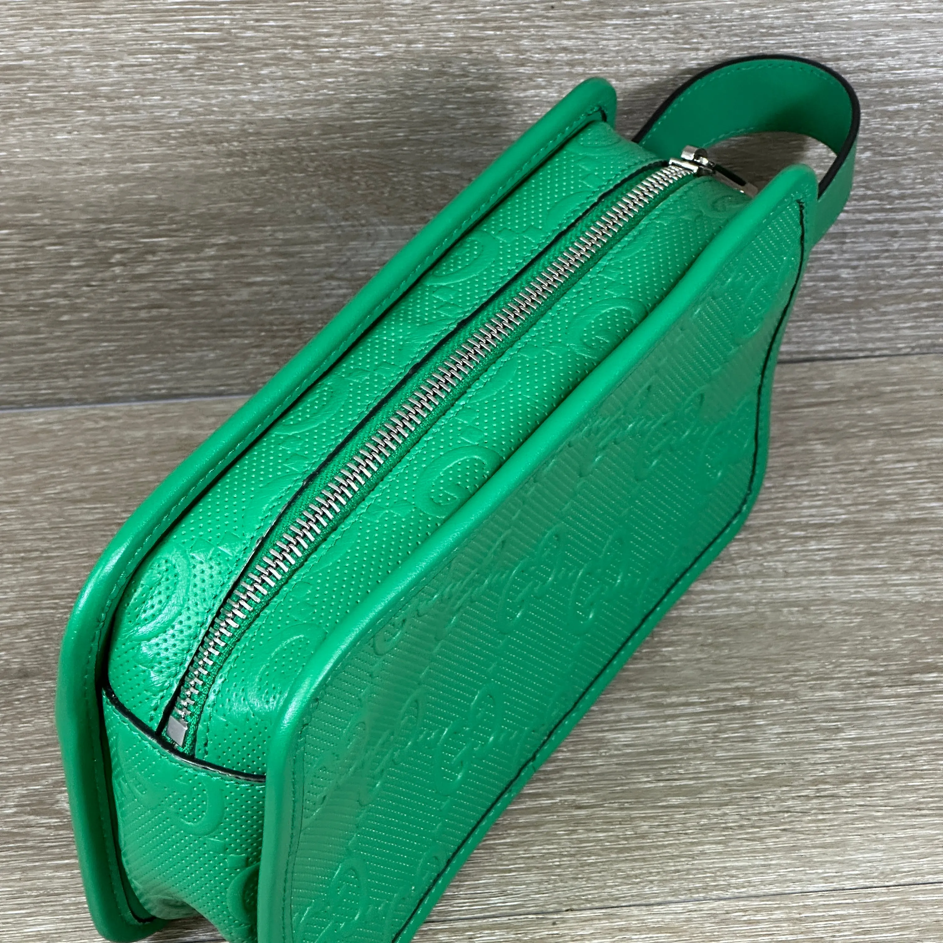 Gucci GG Embossed Case - Green Leather