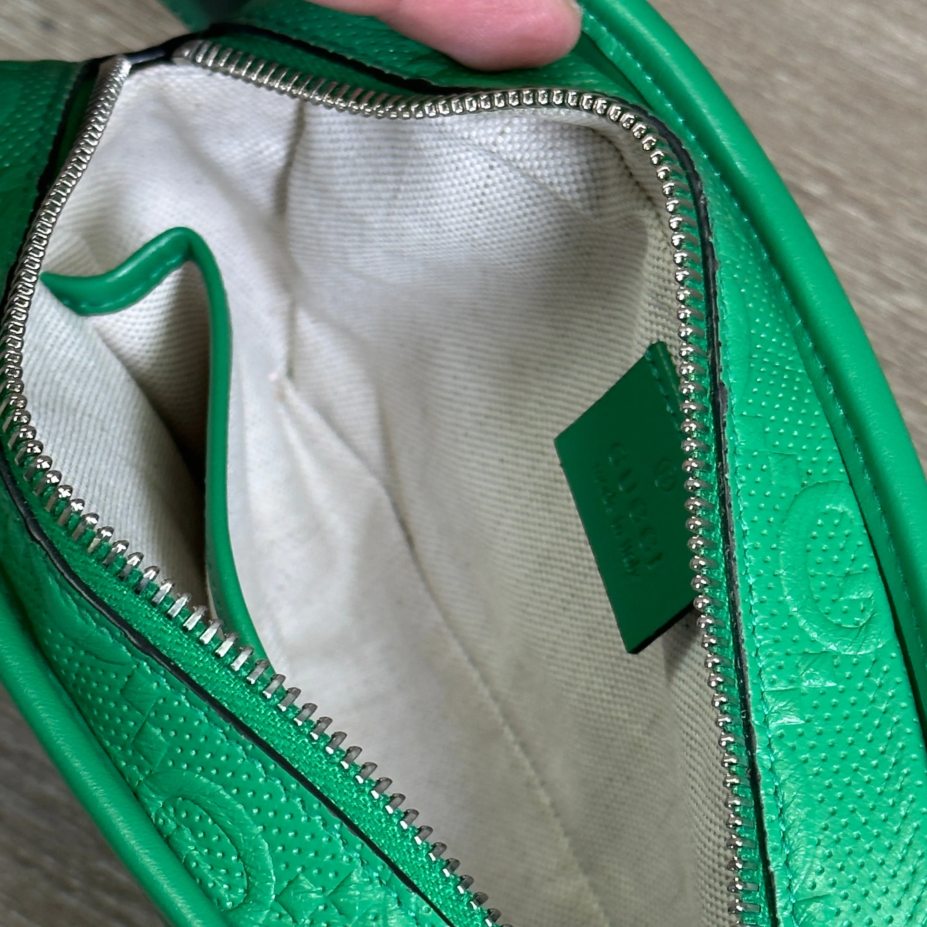 Gucci GG Embossed Case - Green Leather