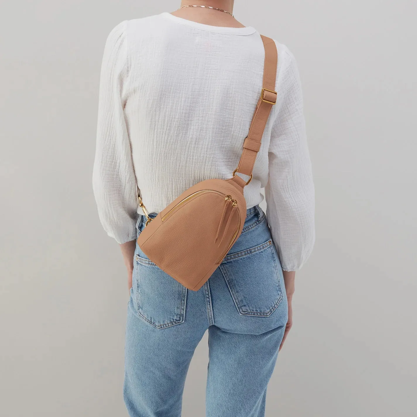 Hobo Fern Sling Bag Sandstorm