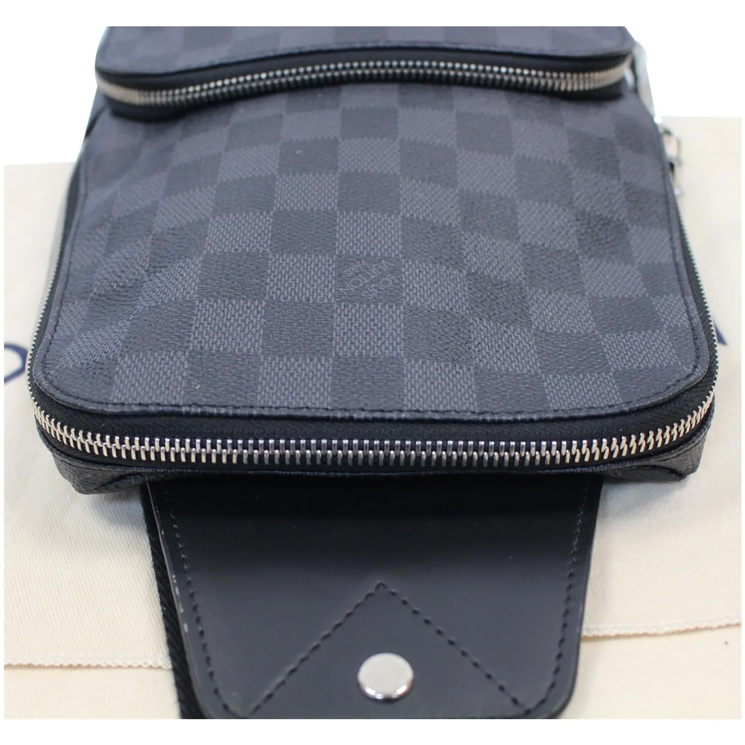 LOUIS VUITTON Avenue Sling Damier Graphite Crossbody Bag Black