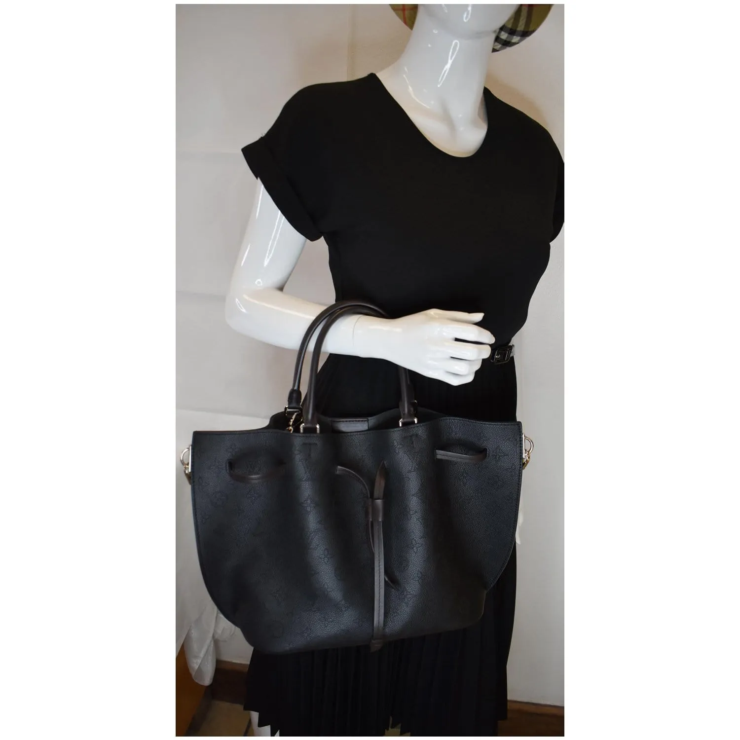 LOUIS VUITTON Girolata Monogram Mahina Leather Shoulder Bag Black