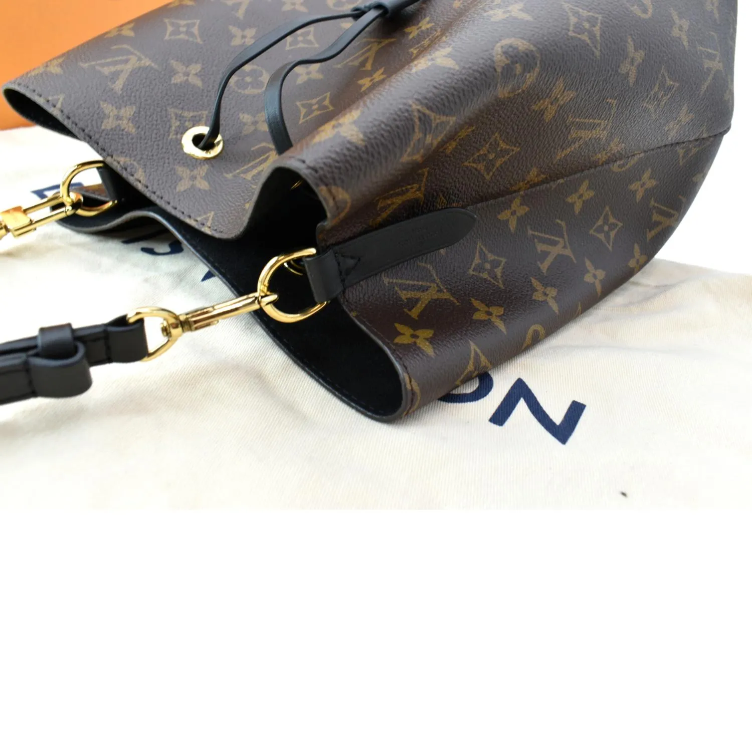 LOUIS VUITTON NeoNoe MM Monogram Canvas Shoulder Bag Brown