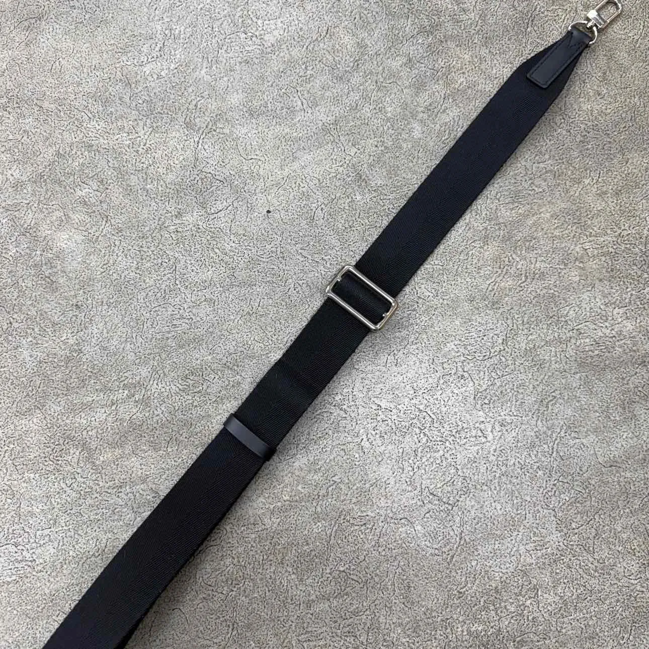 Louis Vuitton SLING BAG "AVENUE" New Black