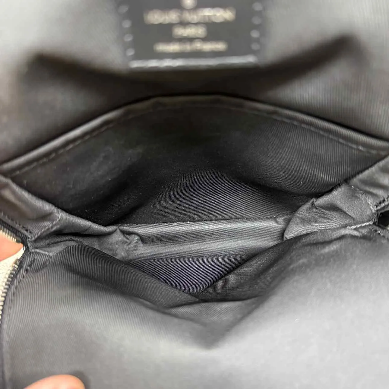 Louis Vuitton SLING BAG "AVENUE" New Black