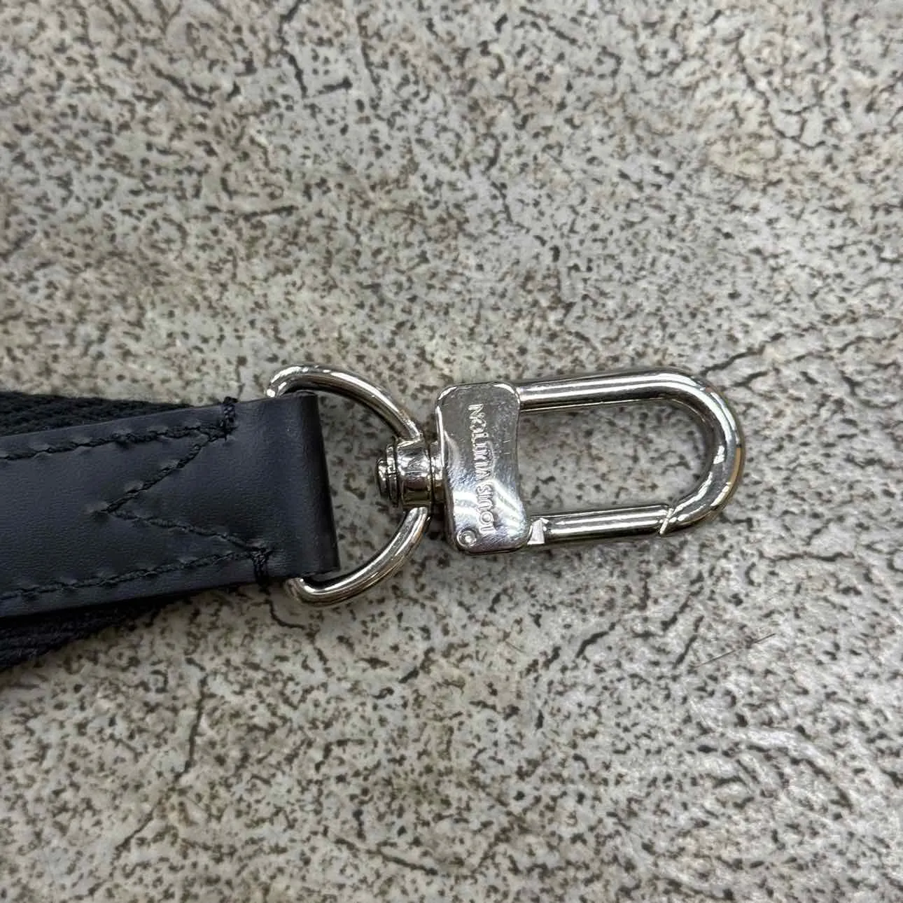 Louis Vuitton SLING BAG "AVENUE" New Black