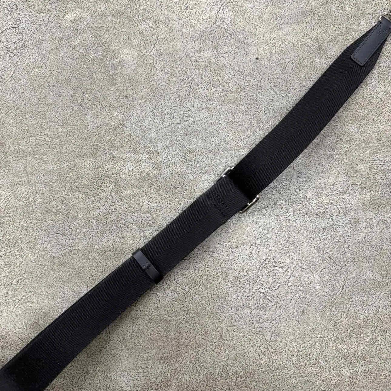 Louis Vuitton SLING BAG "AVENUE" New Black