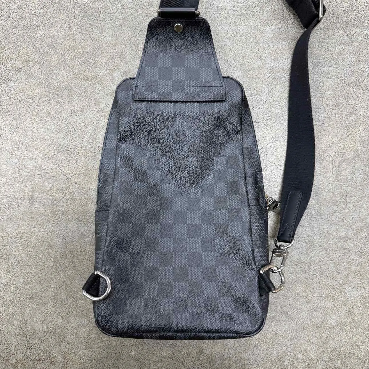 Louis Vuitton SLING BAG "AVENUE" New Black