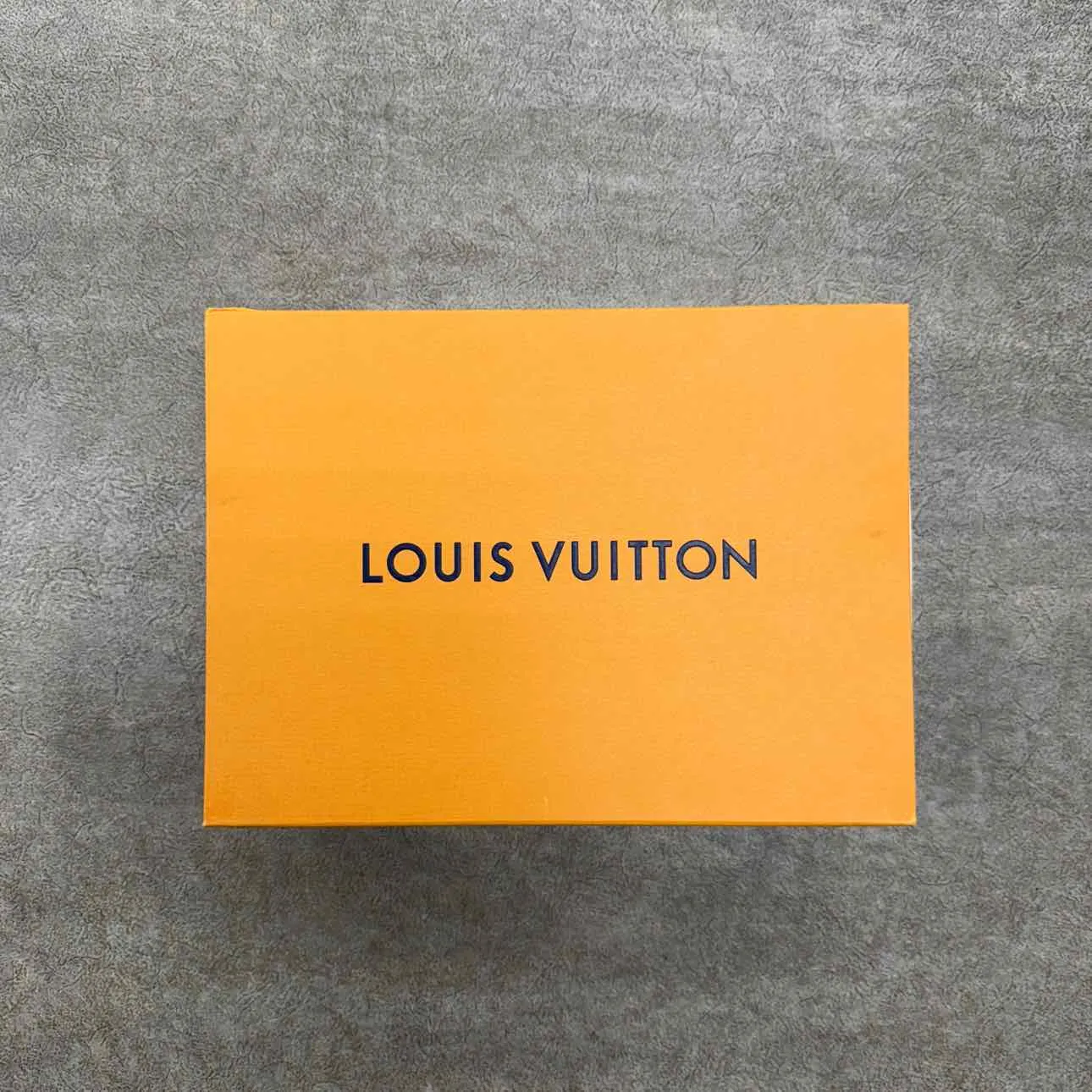 Louis Vuitton SLING BAG "AVENUE" New Black