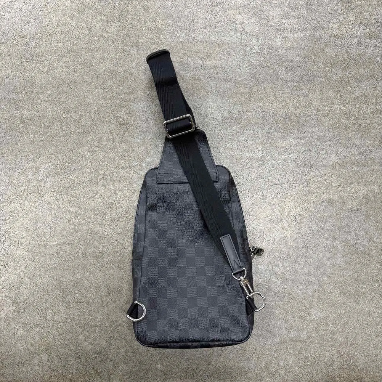 Louis Vuitton SLING BAG "AVENUE" New Black