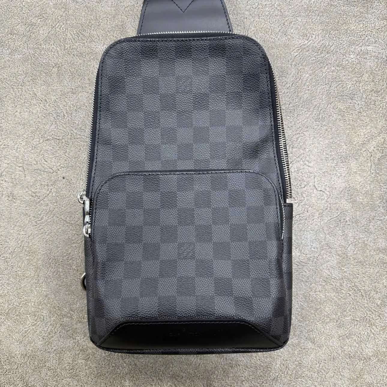 Louis Vuitton SLING BAG "AVENUE" New Black