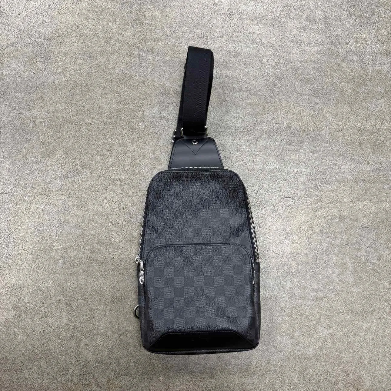 Louis Vuitton SLING BAG "AVENUE" New Black