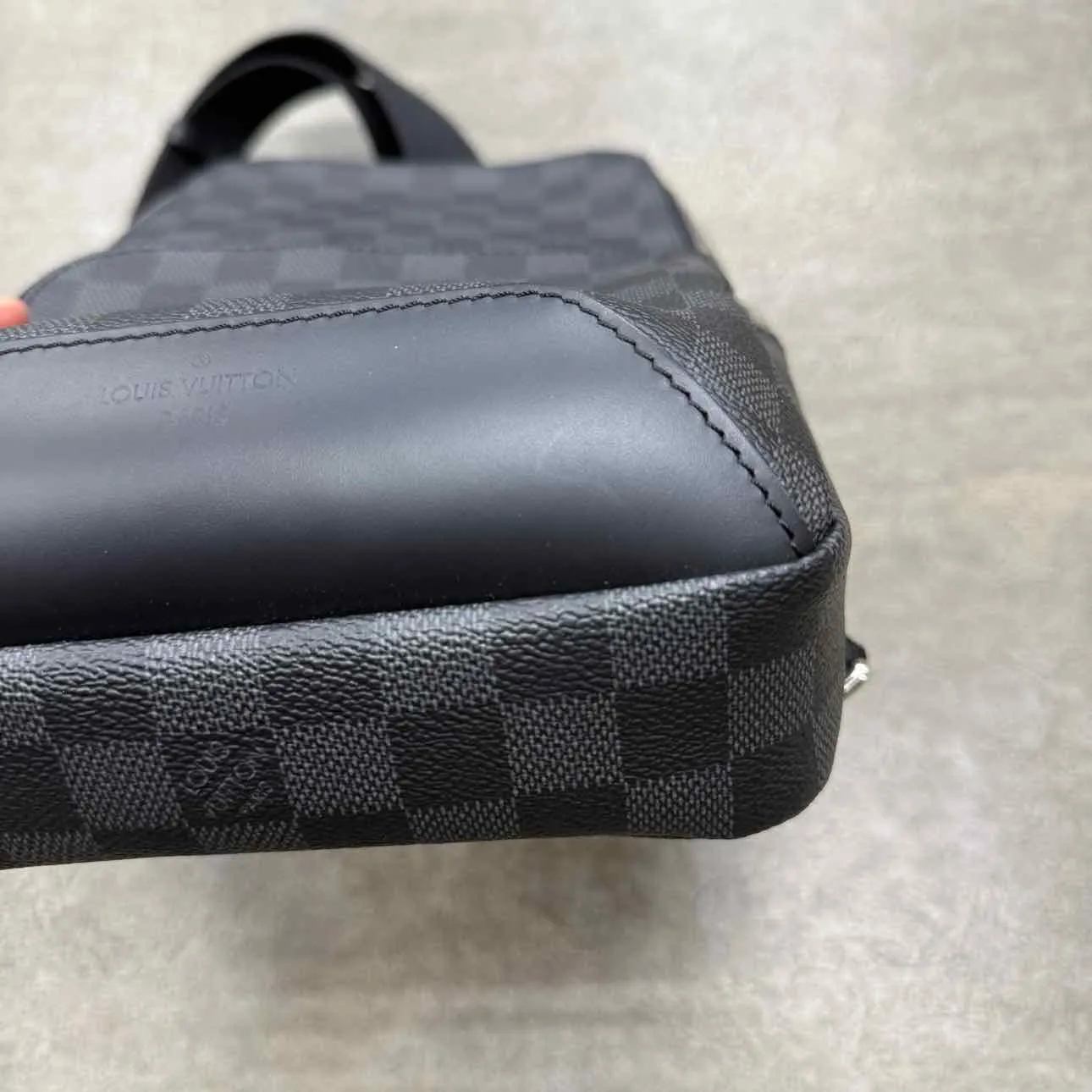 Louis Vuitton SLING BAG "AVENUE" New Black
