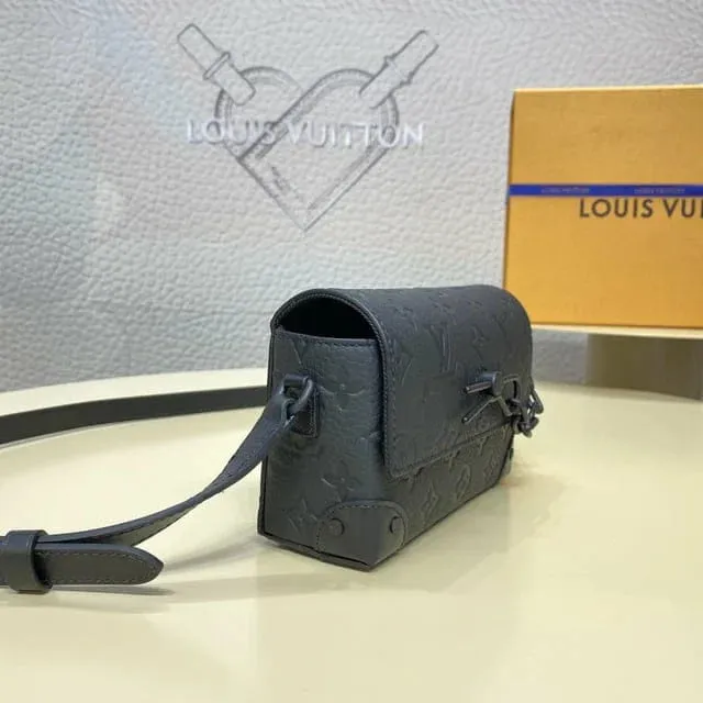 LOUIS VUITTON || Steamer Wearable Wallet Monogram Taurillon Leather
