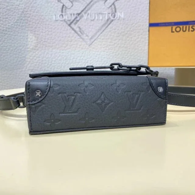 LOUIS VUITTON || Steamer Wearable Wallet Monogram Taurillon Leather