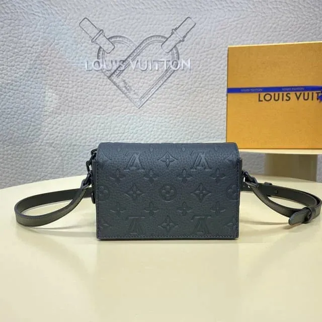 LOUIS VUITTON || Steamer Wearable Wallet Monogram Taurillon Leather