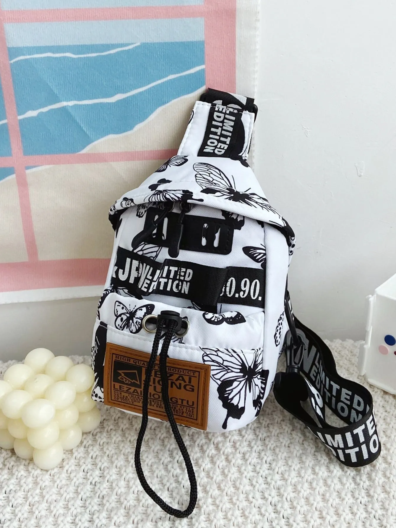 Mini Letter Patch Graffiti Graphic Fanny Pack - Black and White