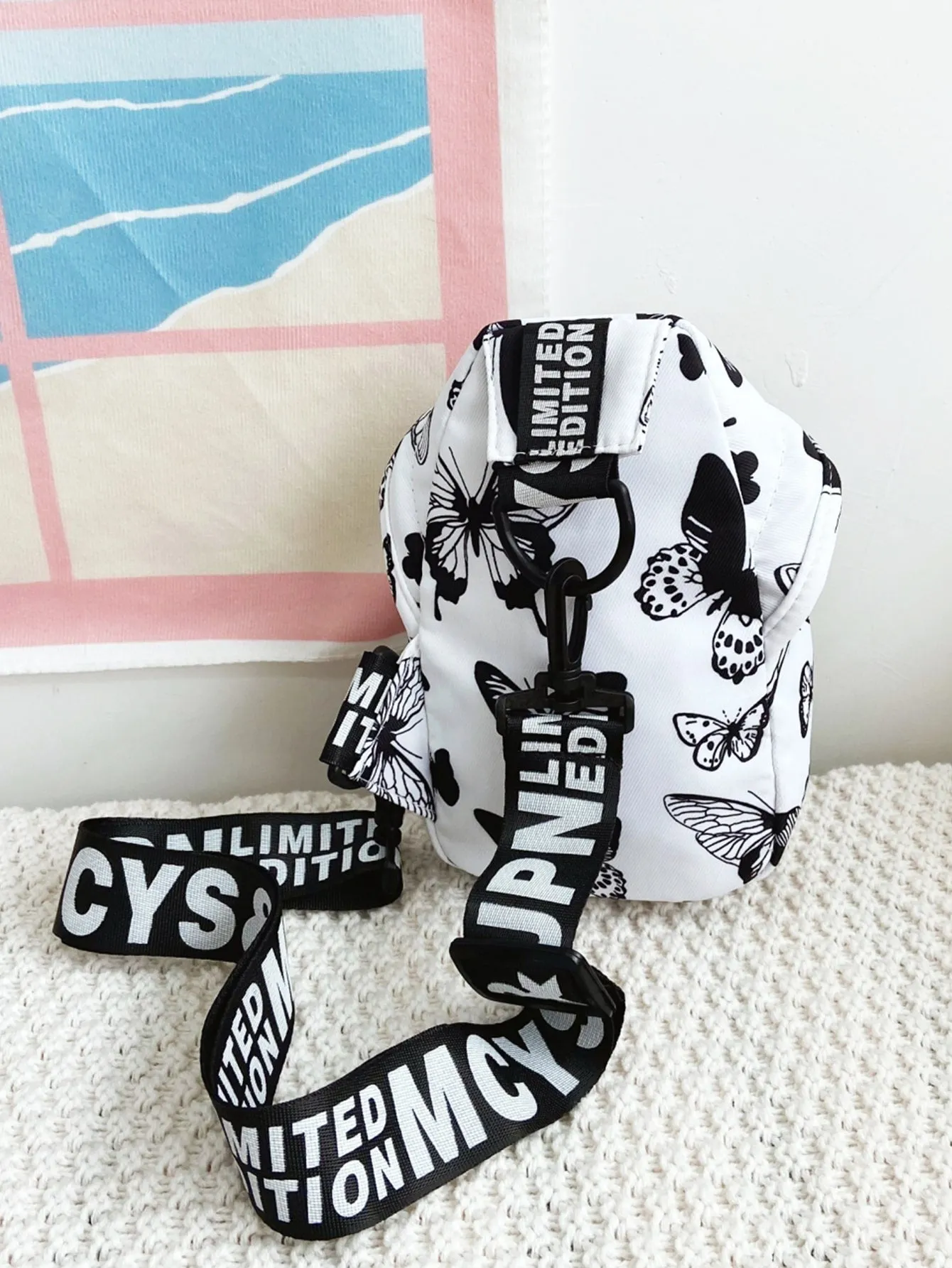 Mini Letter Patch Graffiti Graphic Fanny Pack - Black and White