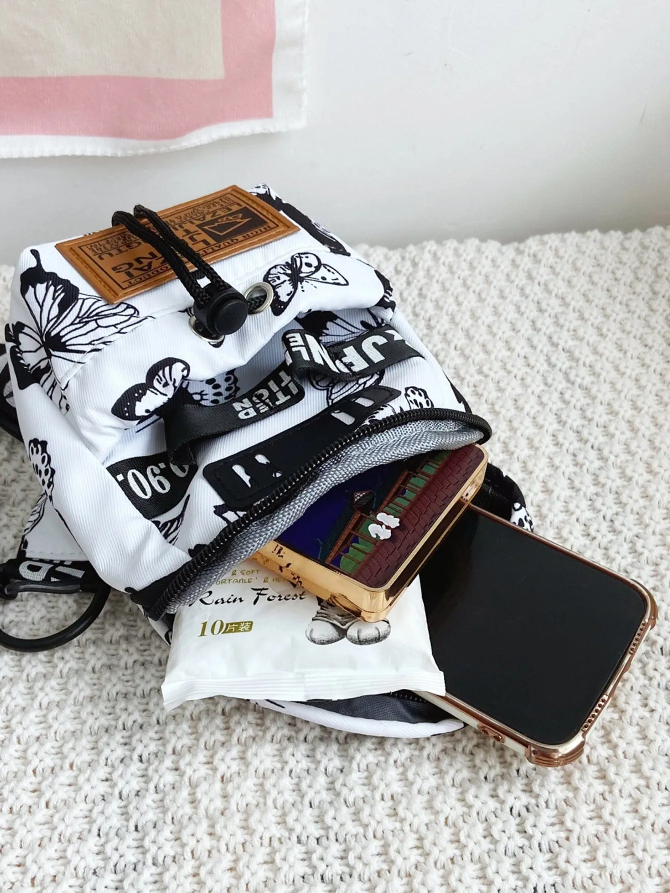 Mini Letter Patch Graffiti Graphic Fanny Pack - Black and White