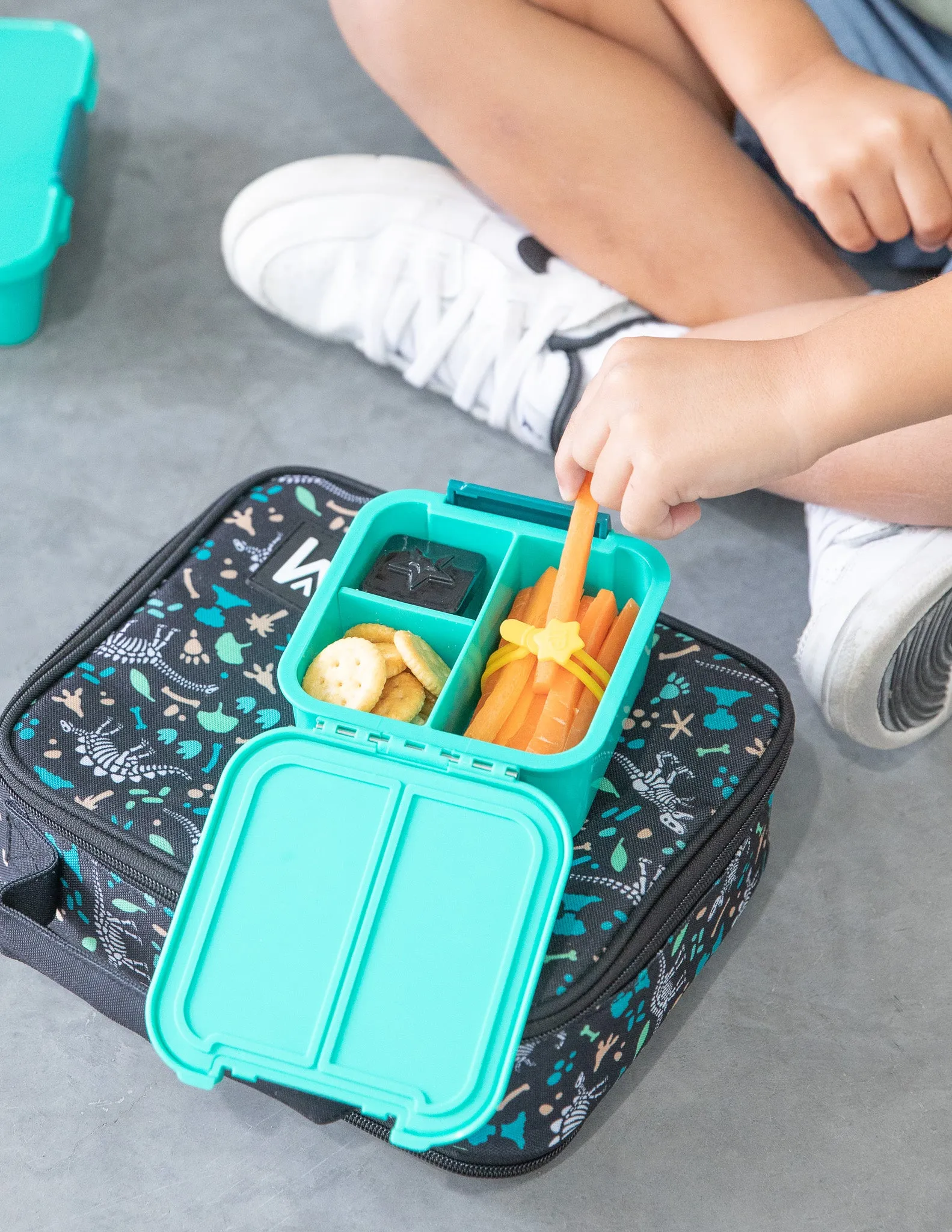 Montiico Medium Insulated Lunch Bag - Dinosaur