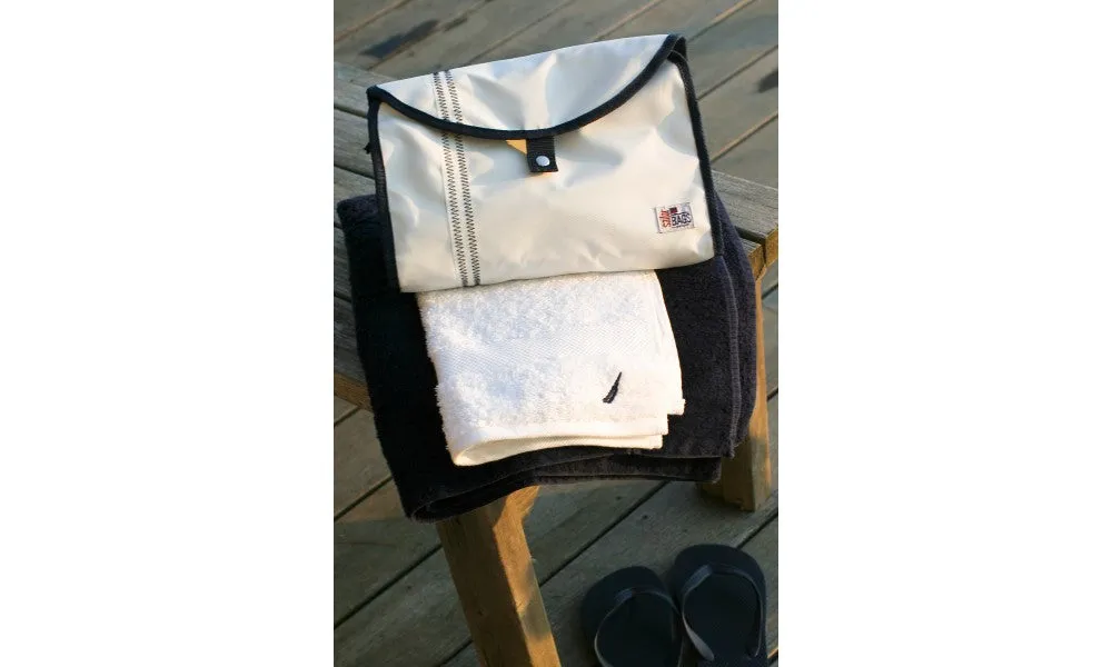 Newport Hanging Toiletry Kit