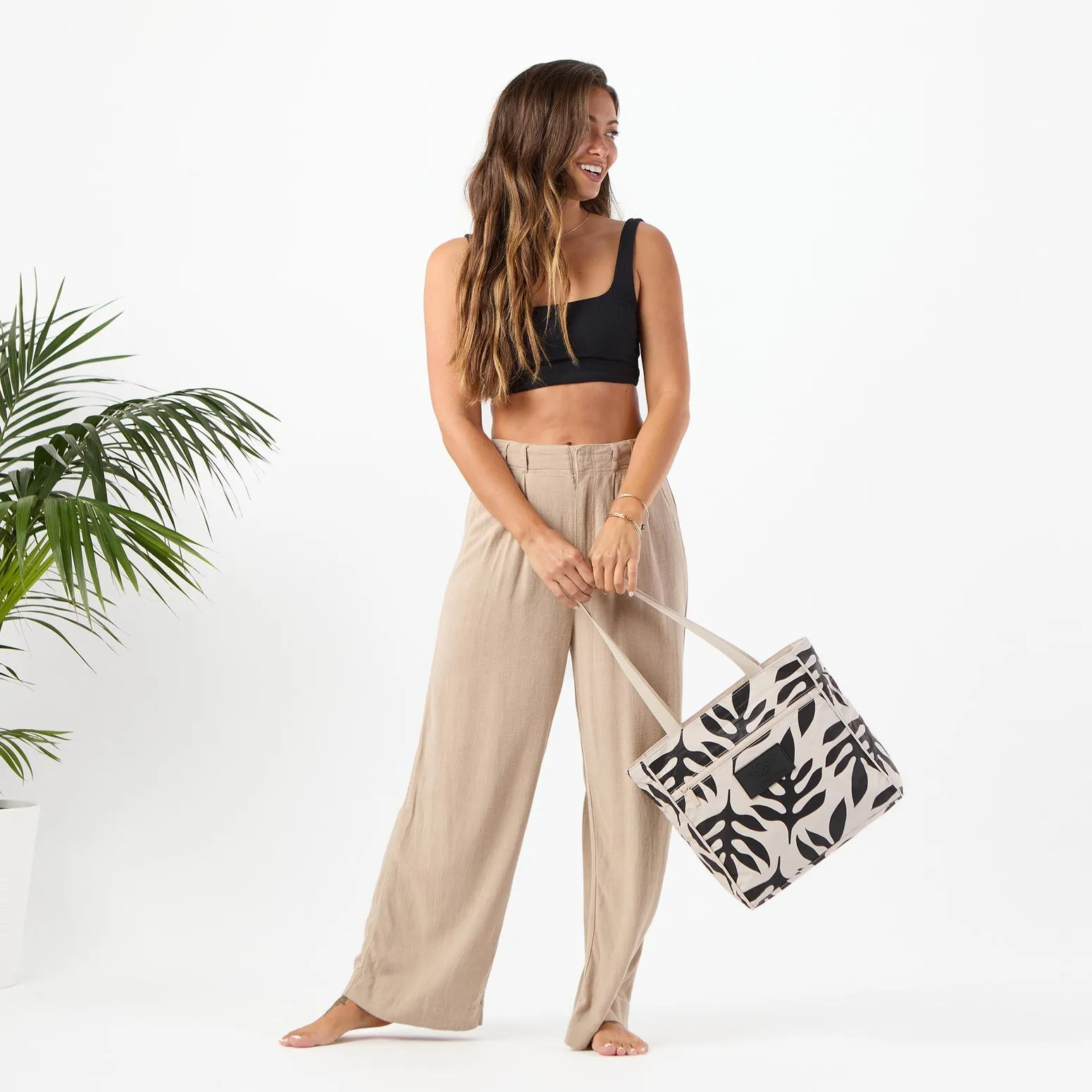 Ola Go To Tote Black on Sandstone