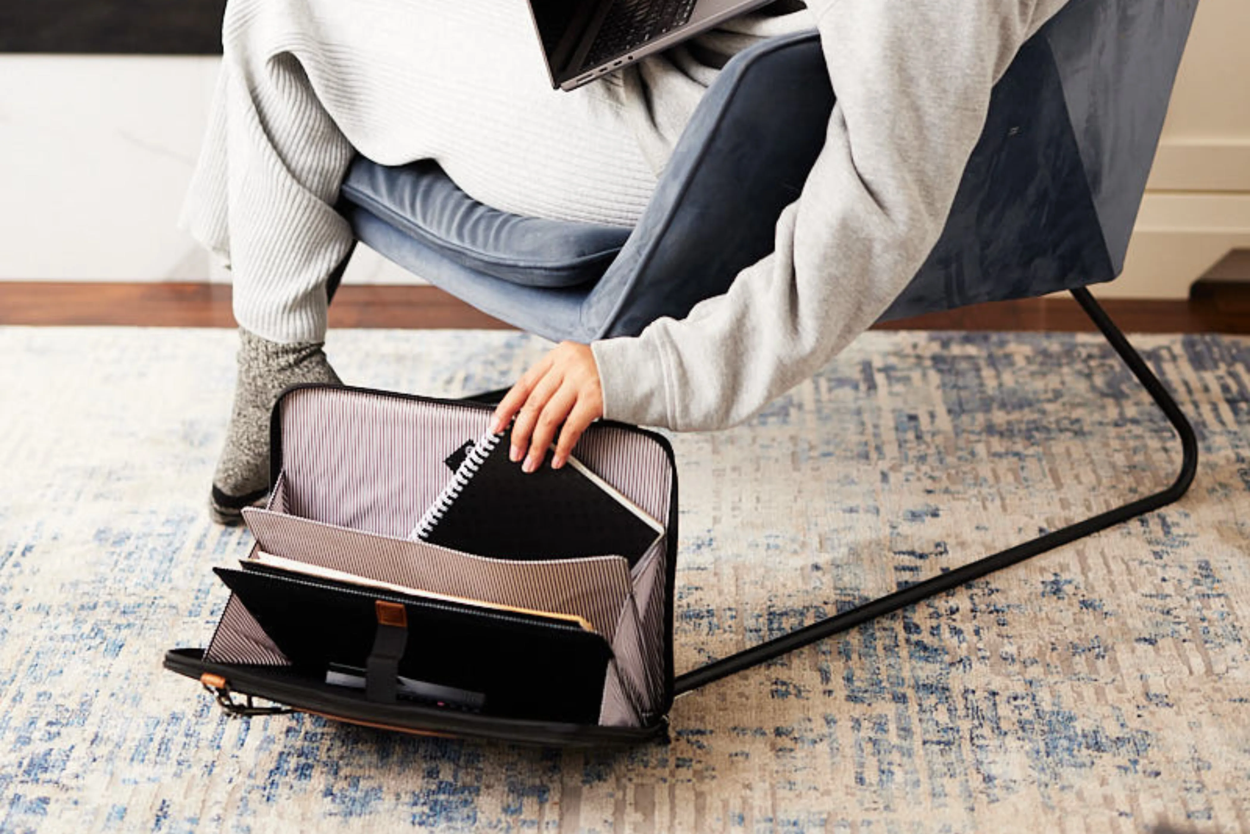 PKG Wellington 10L Accordion Messenger Bag
