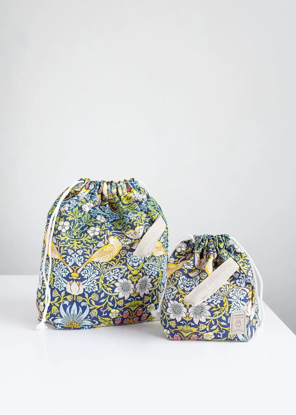 Project Bag. Small bag. Special KnitterBag design. Bag inspired by William Morris Strawberry Thief print.