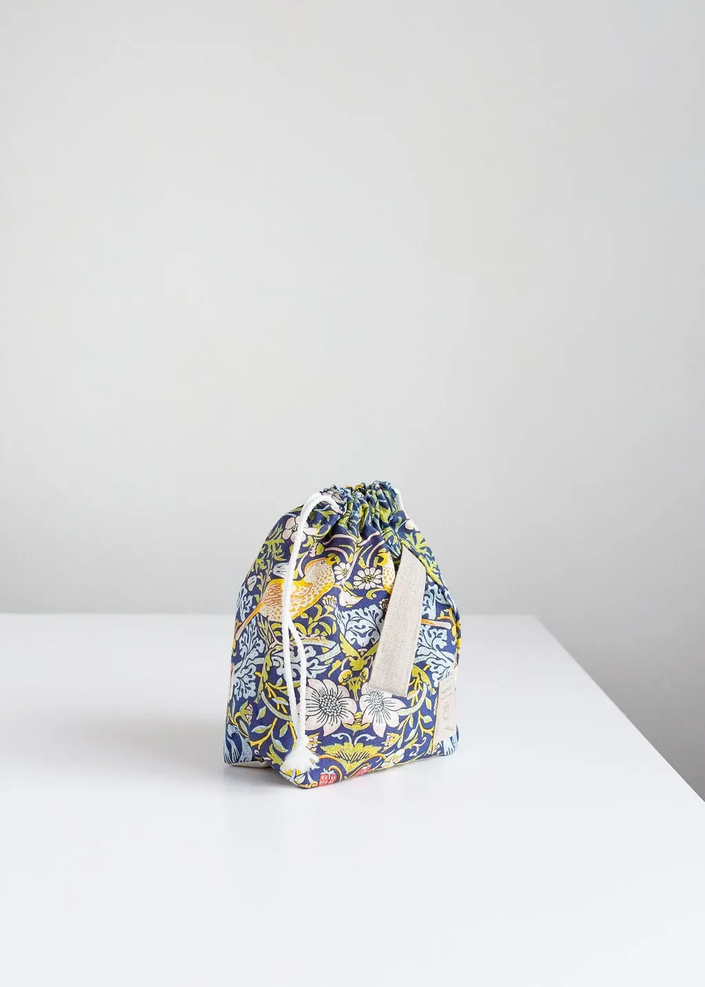 Project Bag. Small bag. Special KnitterBag design. Bag inspired by William Morris Strawberry Thief print.