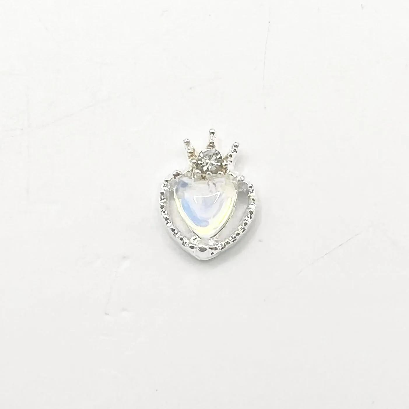 Queen - Nail Charms 10pc - #375 Silver Pearl Iridescent Small Hearts with Crown