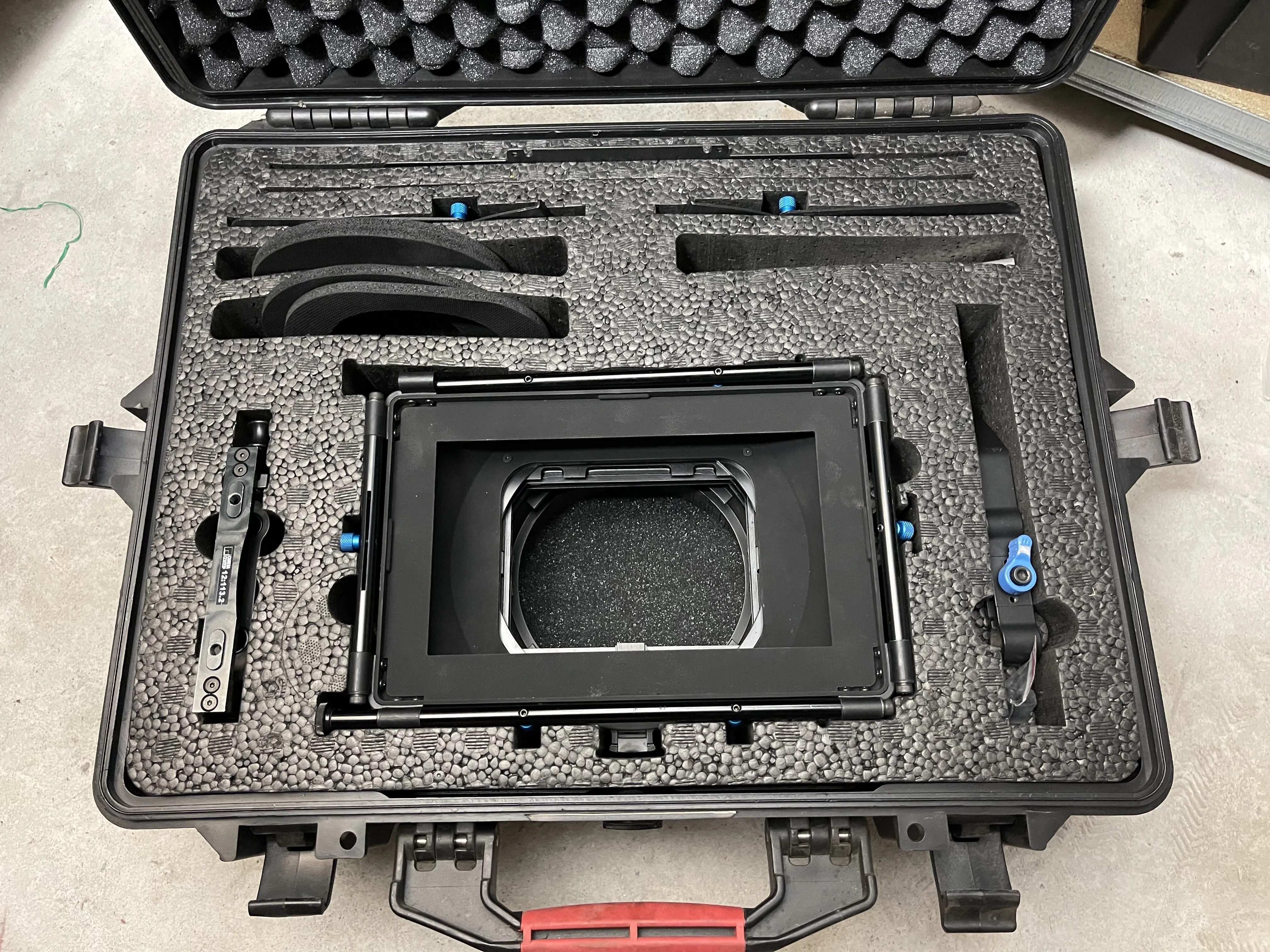 Redrock MicroMatteBox - in Amire 2600W trunk