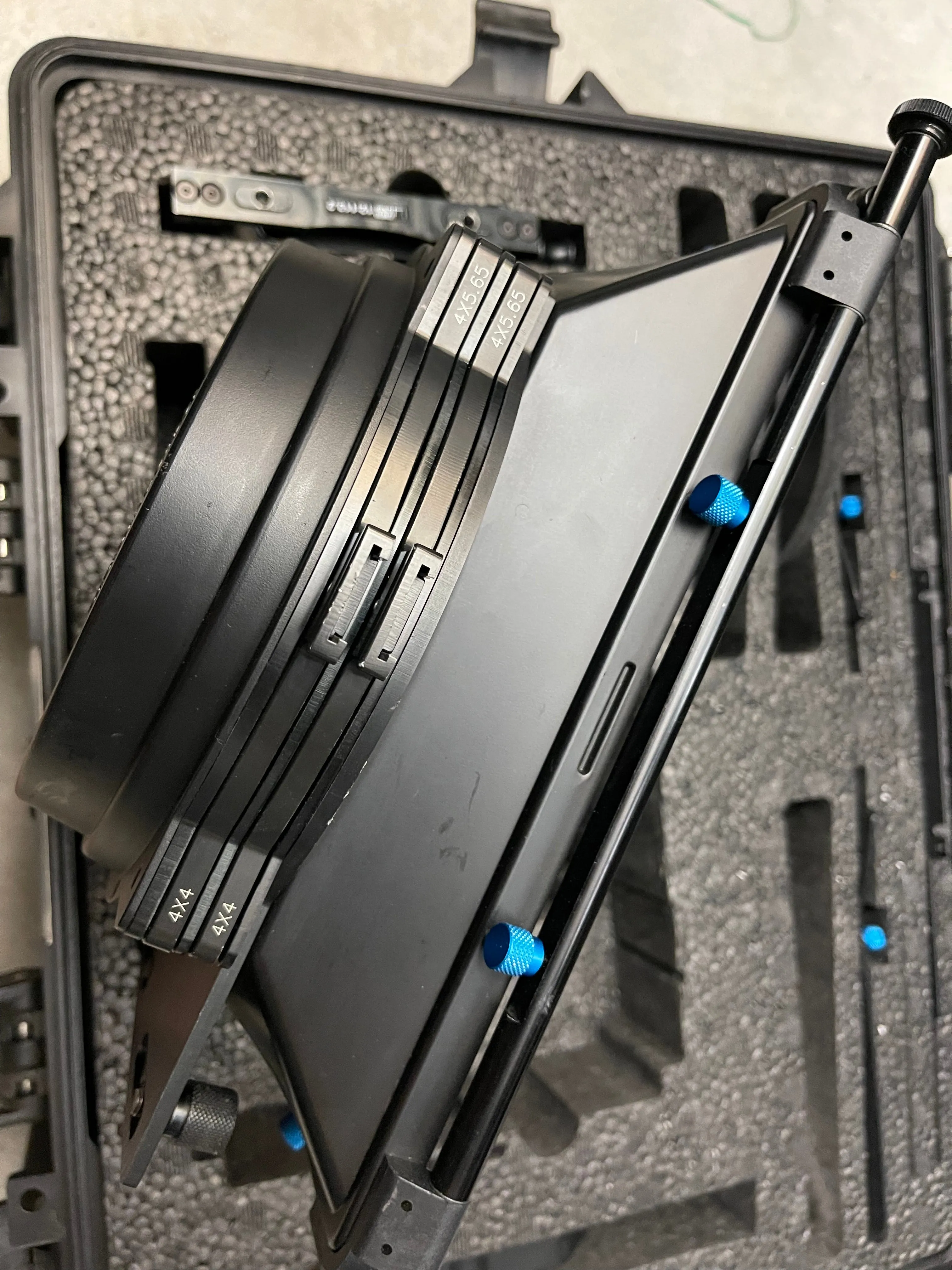 Redrock MicroMatteBox - in Amire 2600W trunk