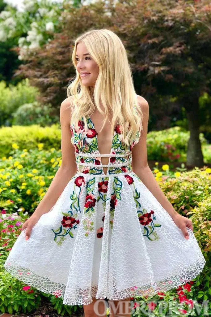 Roycebridal Charming V Neck Lace Short Prom Dresses with Embroidery