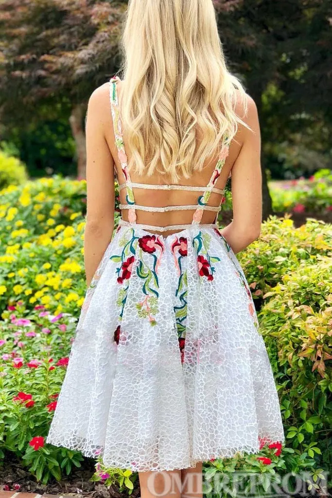 Roycebridal Charming V Neck Lace Short Prom Dresses with Embroidery