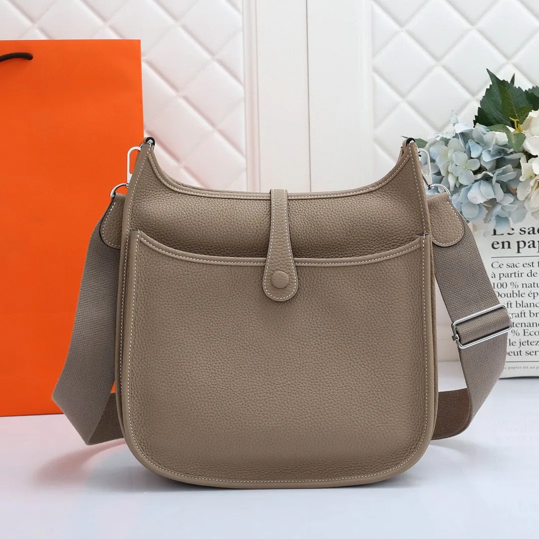 Saddle Calfskin leather bag