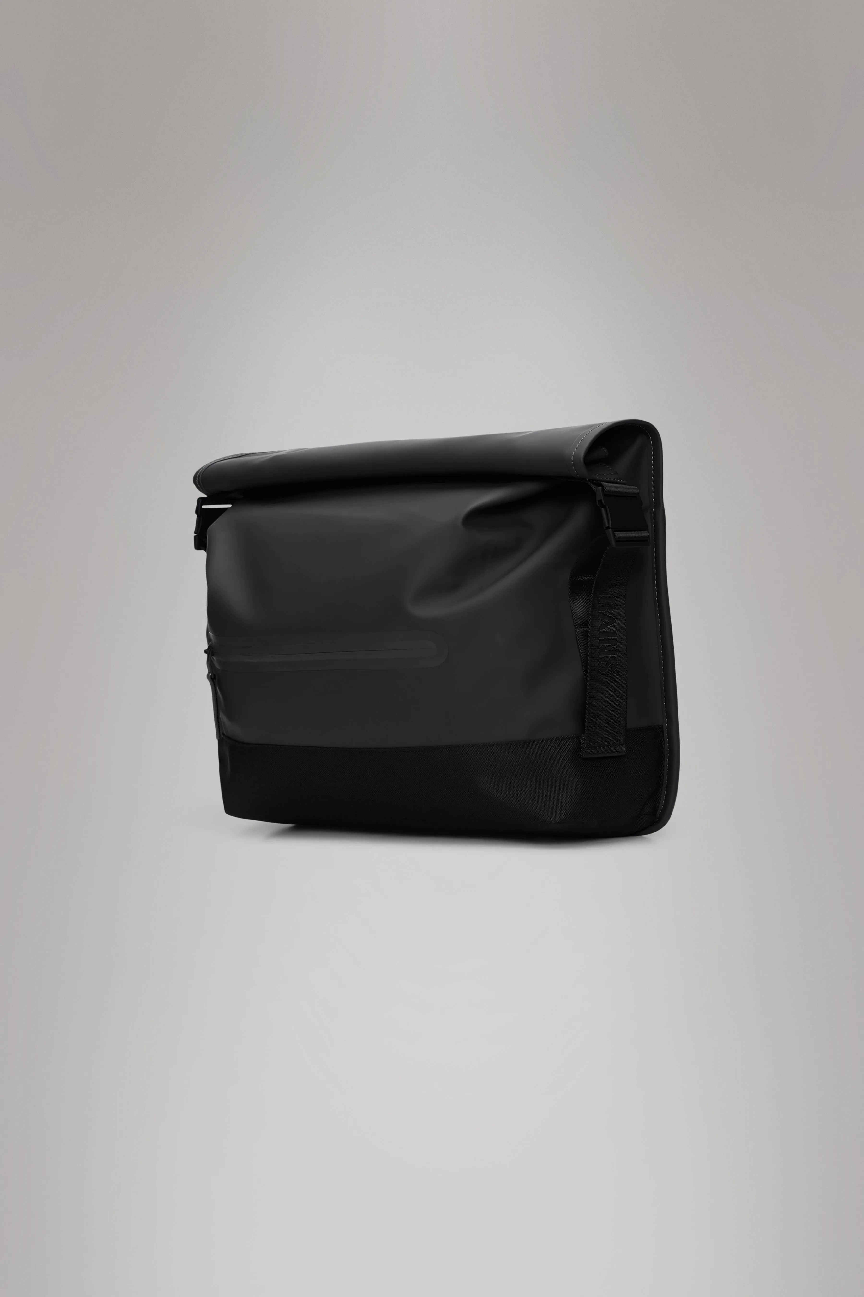 Trail Rolltop Messenger Bag