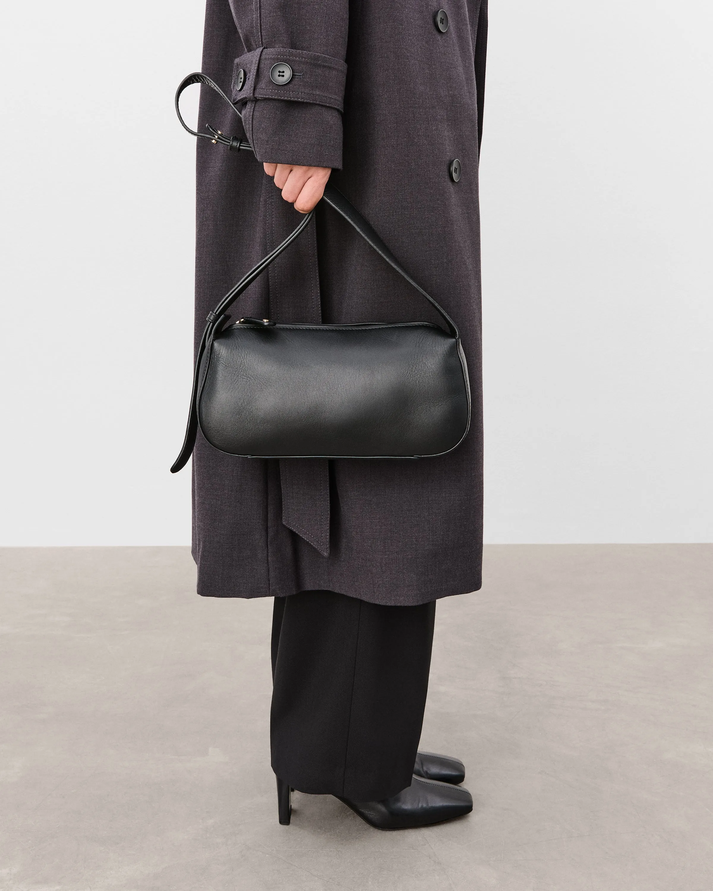 Tuna Shoulder Bag Leather Black
