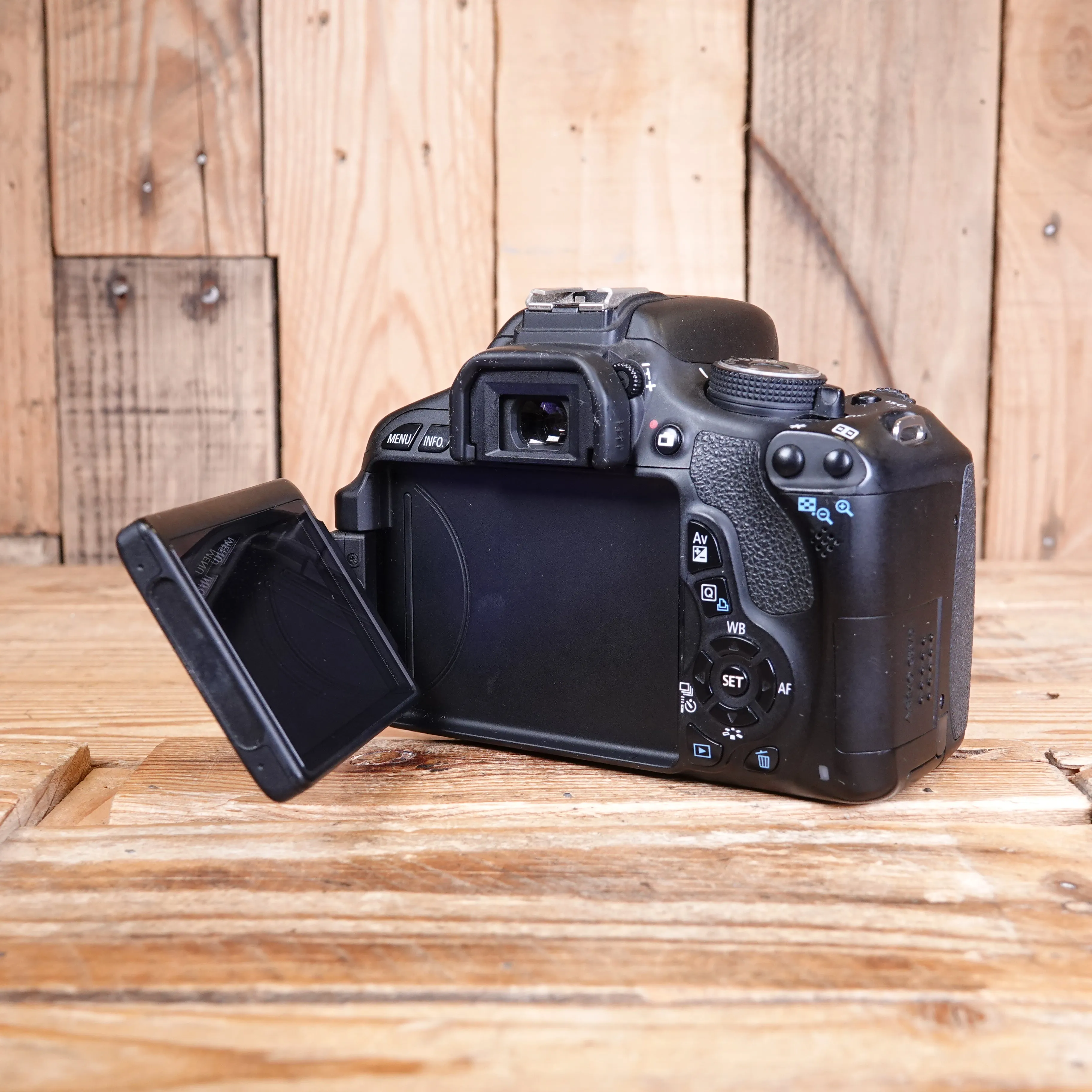 Used Canon EOS Kiss X5 (600D) Camera